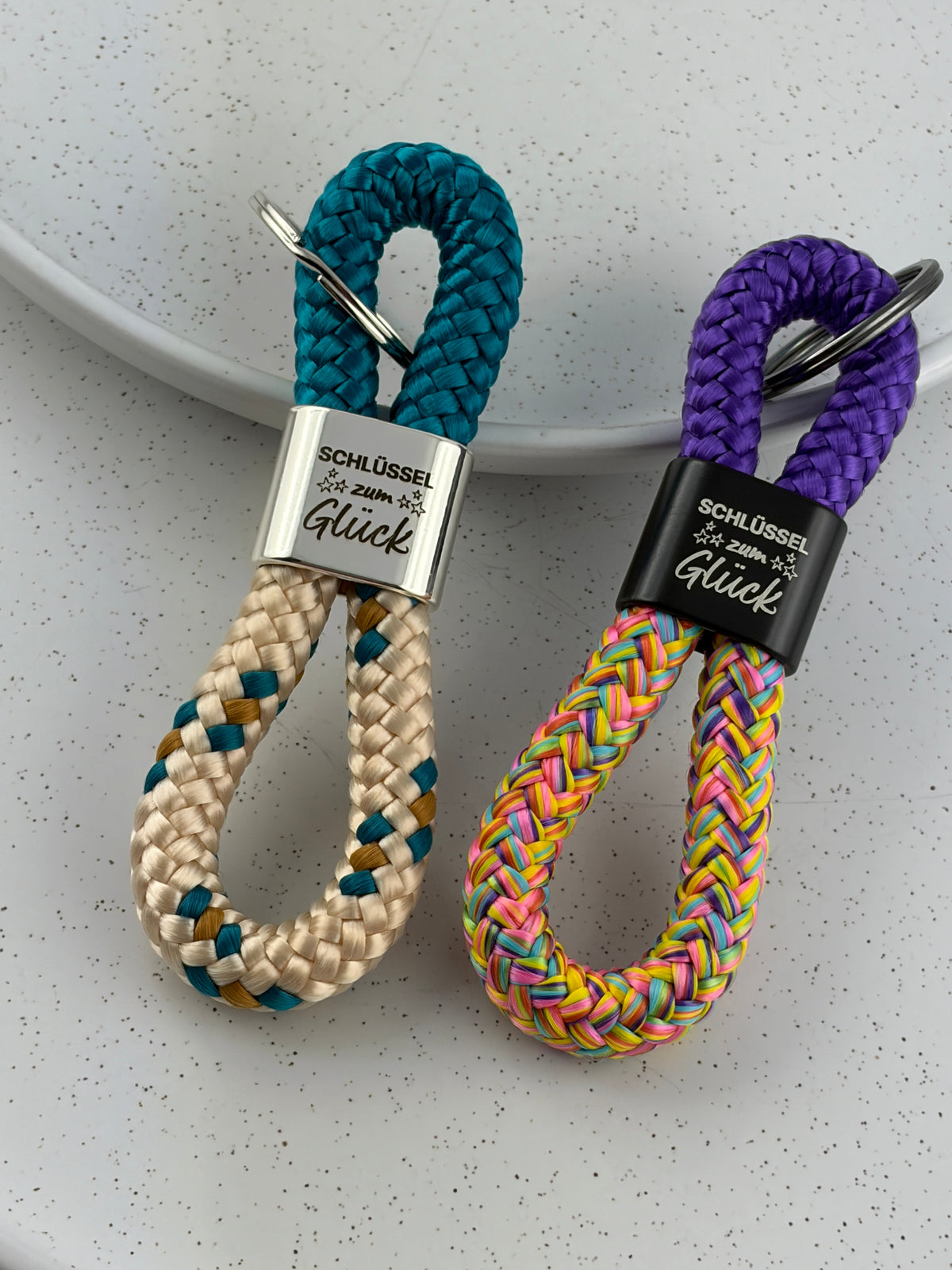 Handgefertigter Schlüsselanhänger als Geschenk zum Neuanfang oder als kleine Aufmerksamkeit