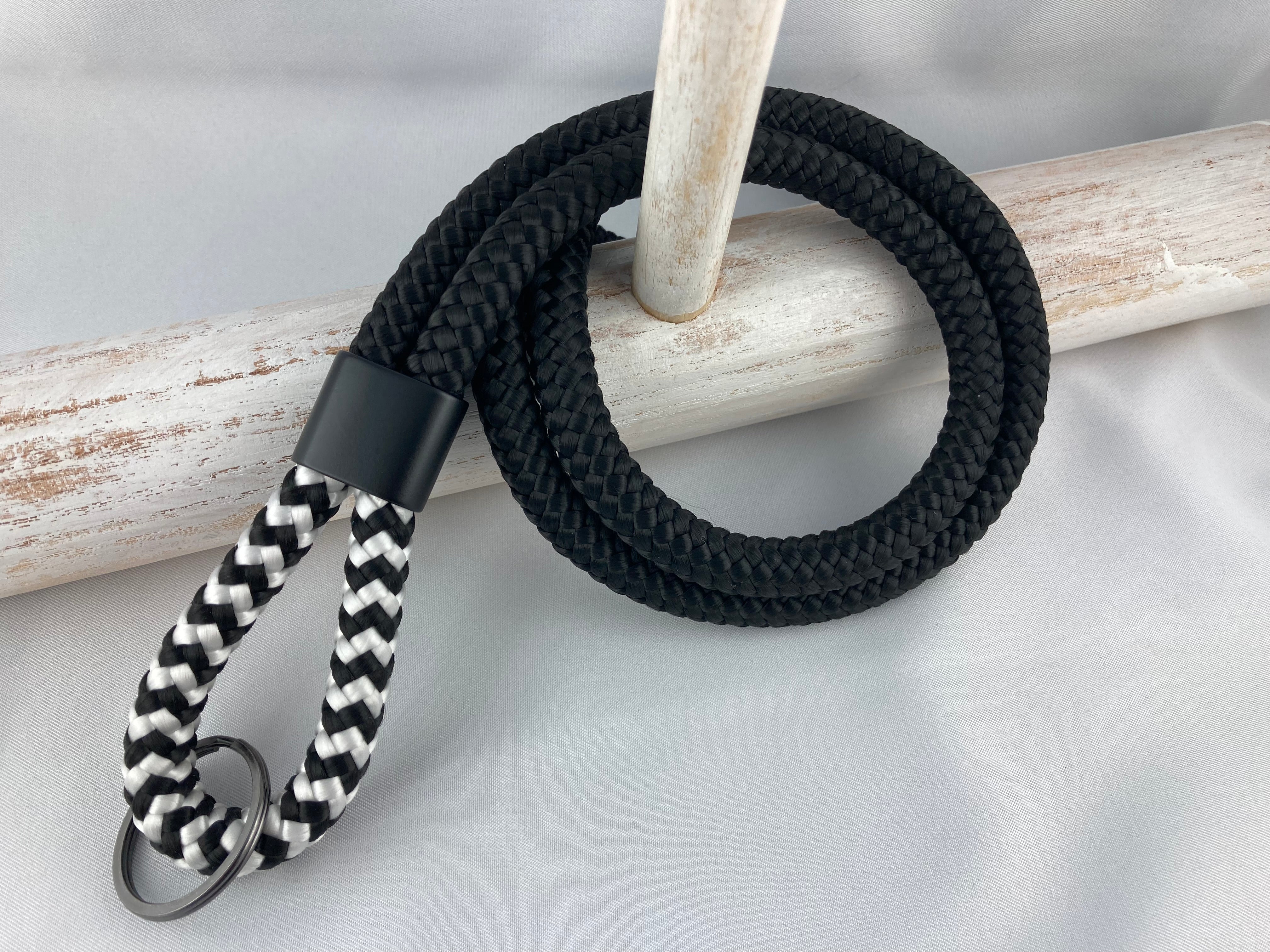 Set Schlüsselband und Schlüsselanhänger aus Segelseil mit schwarzem Zwischenstück matt, schwarz-weiß/ schwarz