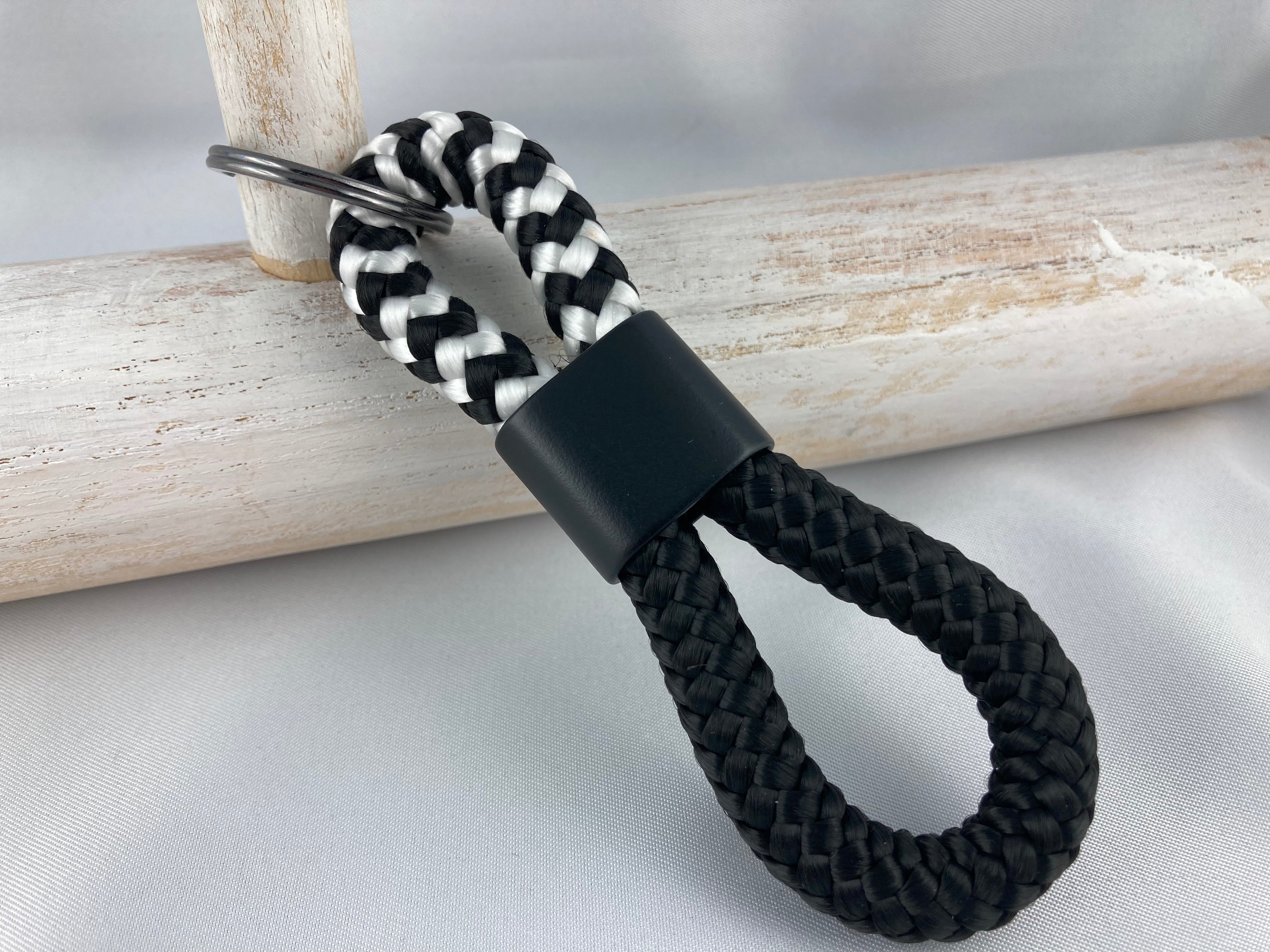 Set Schlüsselband und Schlüsselanhänger aus Segelseil mit schwarzem Zwischenstück matt, schwarz-weiß/ schwarz