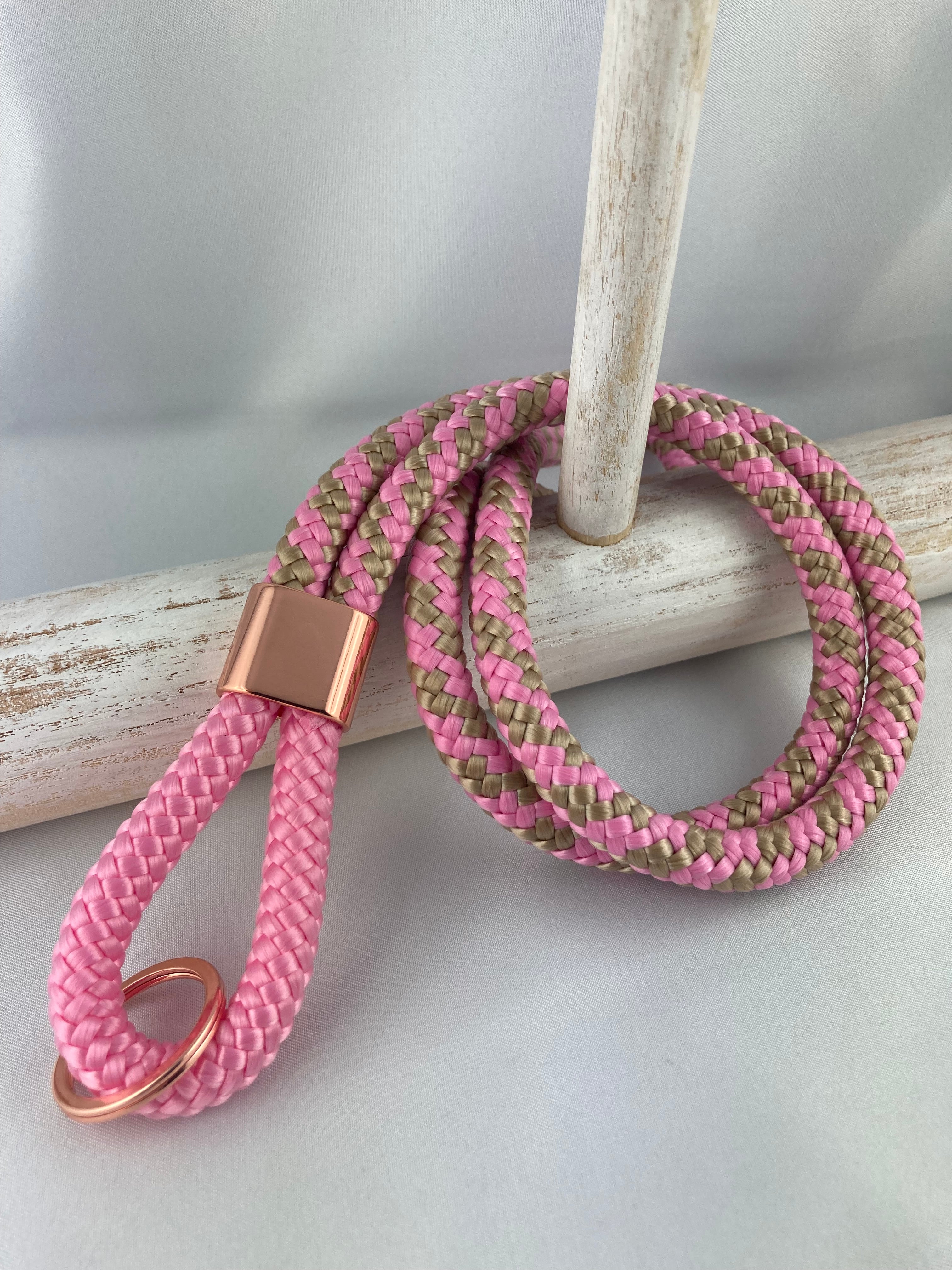 Set Schlüsselband und Schlüsselanhänger aus Segelseil mit Zwischenstück roségoldfarben, rosa/ rosa-beige