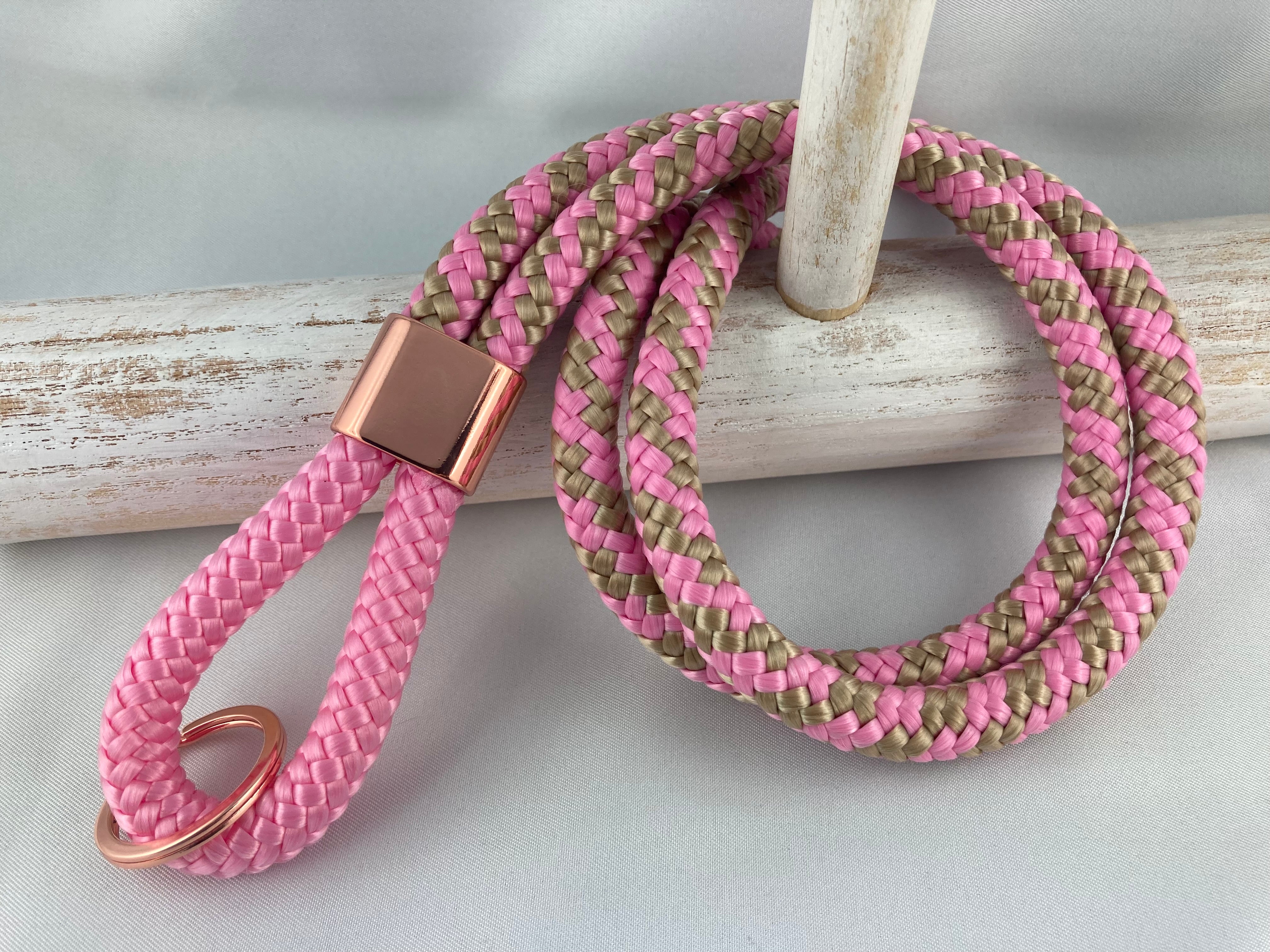 Set Schlüsselband und Schlüsselanhänger aus Segelseil mit Zwischenstück roségoldfarben, rosa/ rosa-beige