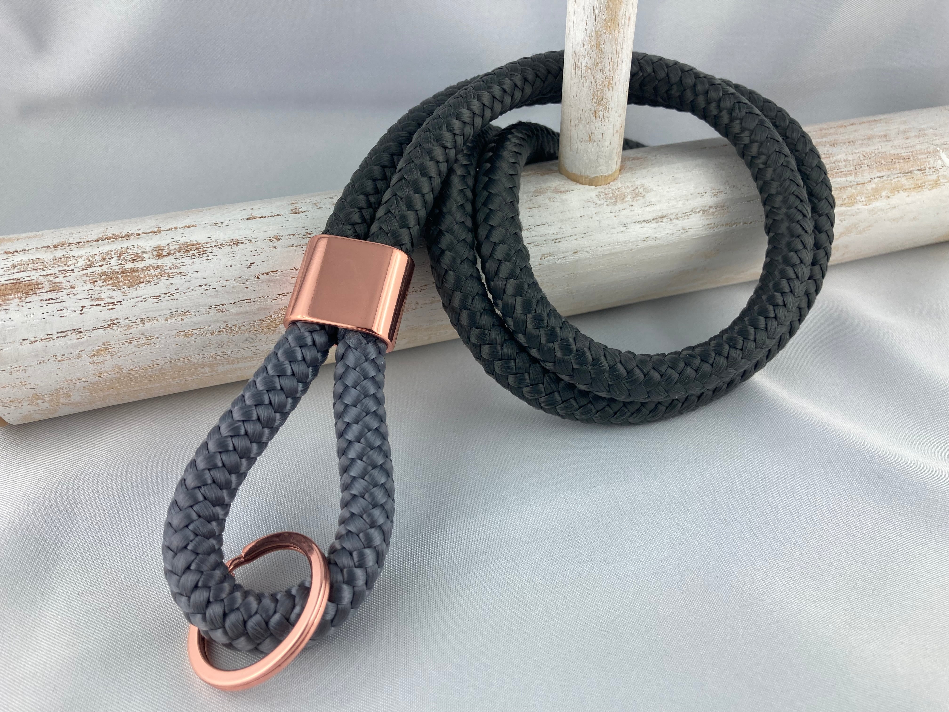 Set Schlüsselband und Schlüsselanhänger aus Segelseil mit Zwischenstück roségoldfarben, grau/ dunkelgrau