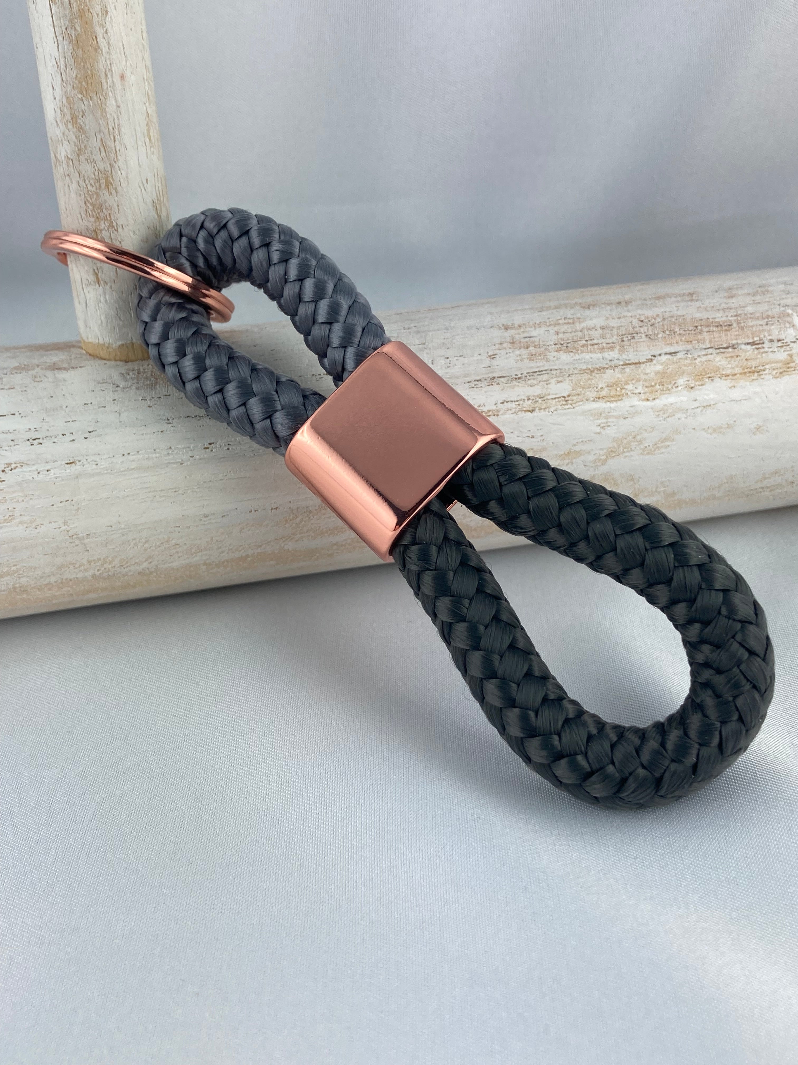 Set Schlüsselband und Schlüsselanhänger aus Segelseil mit Zwischenstück roségoldfarben, grau/ dunkelgrau