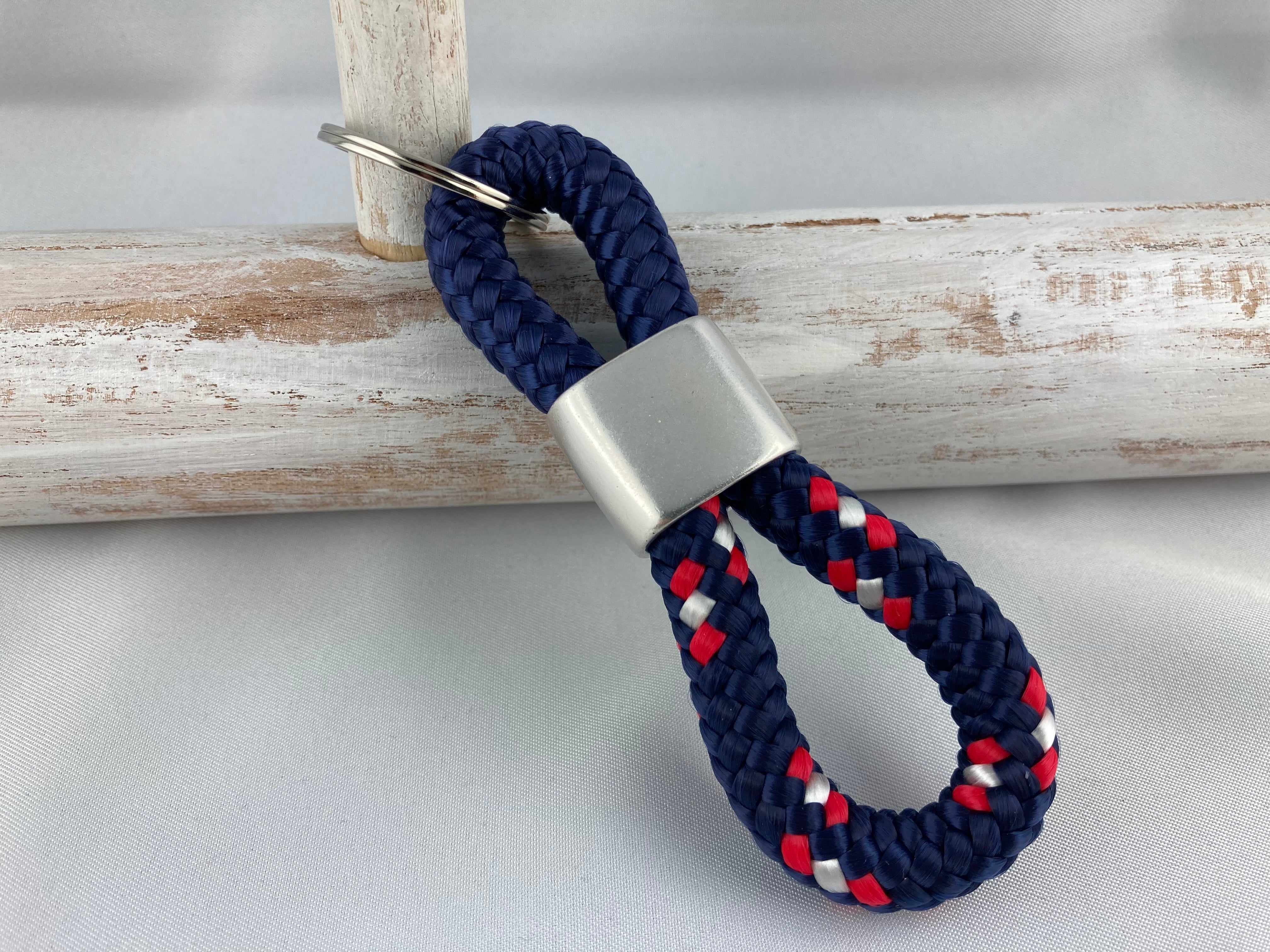 Schlüsselanhänger aus Segelseil mit graviertem Herz - Farbe wählbar