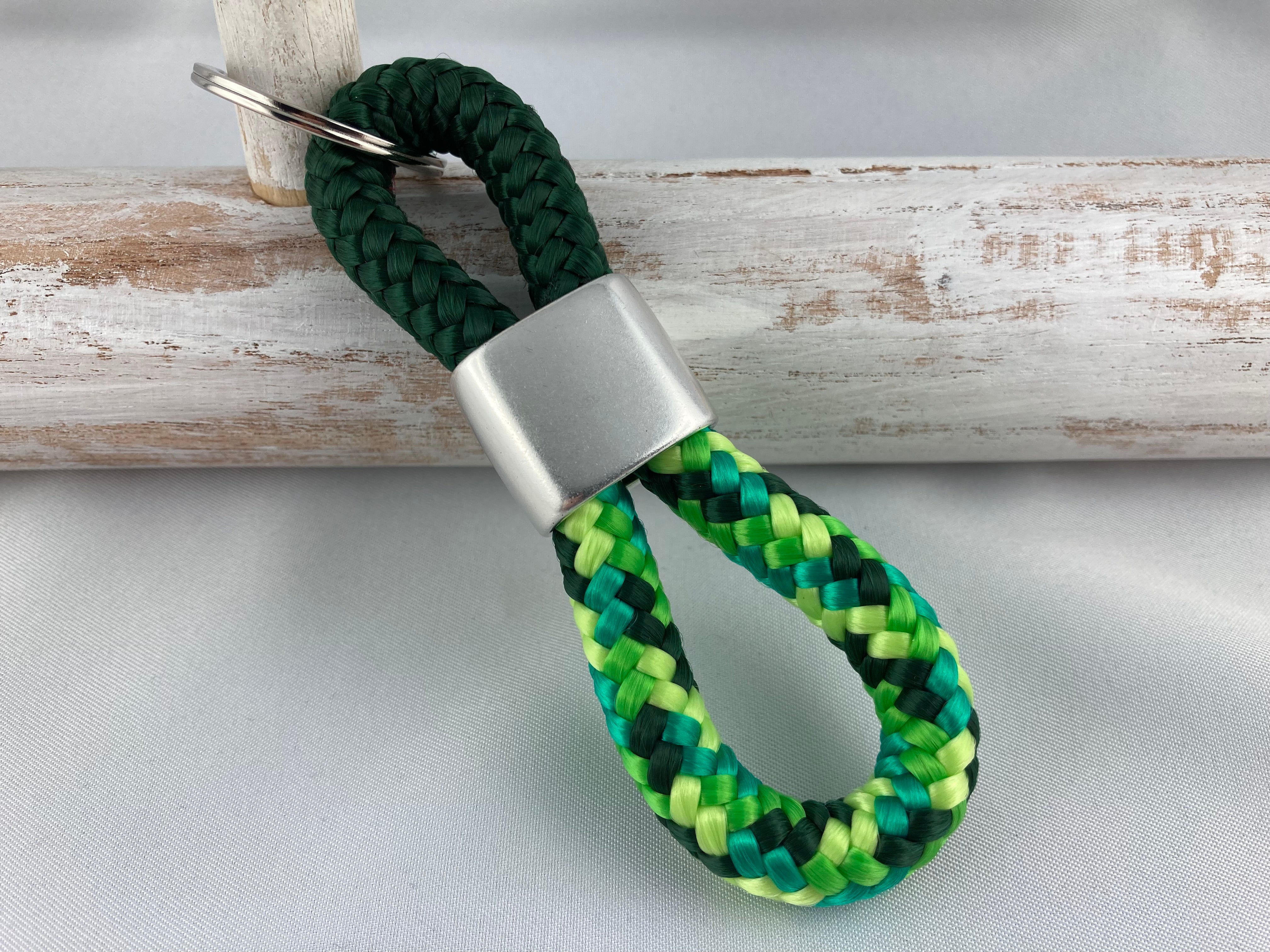 Schlüsselanhänger aus Segelseil mit versilbertem Zwischenstück mit Gravur "Blume des Lebens" in Wunschfarbe