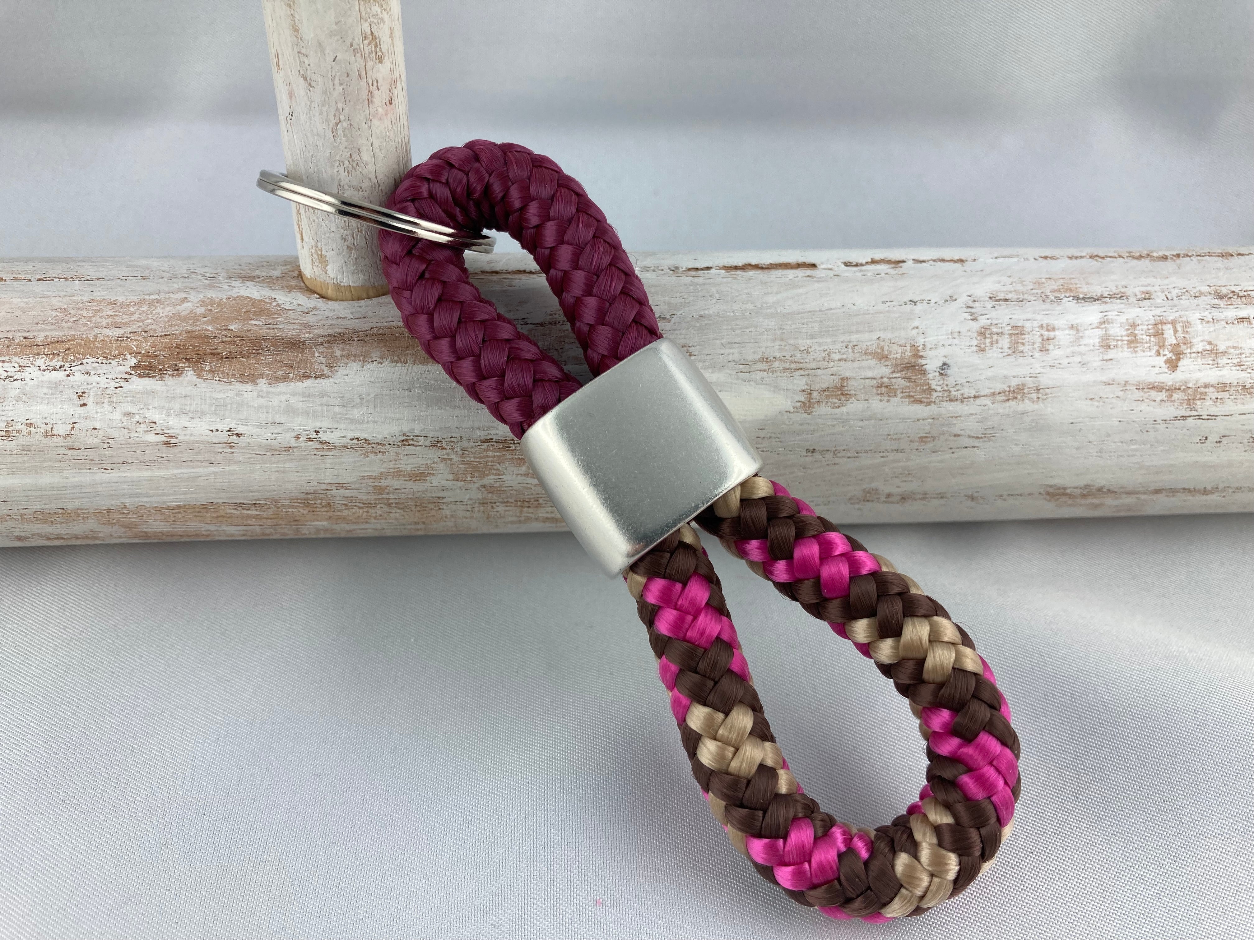 Schlüsselanhänger aus Segelseil mit versilbertem Zwischenstück mit Gravur "Schlüssel zum Glück" in Wunschfarbe