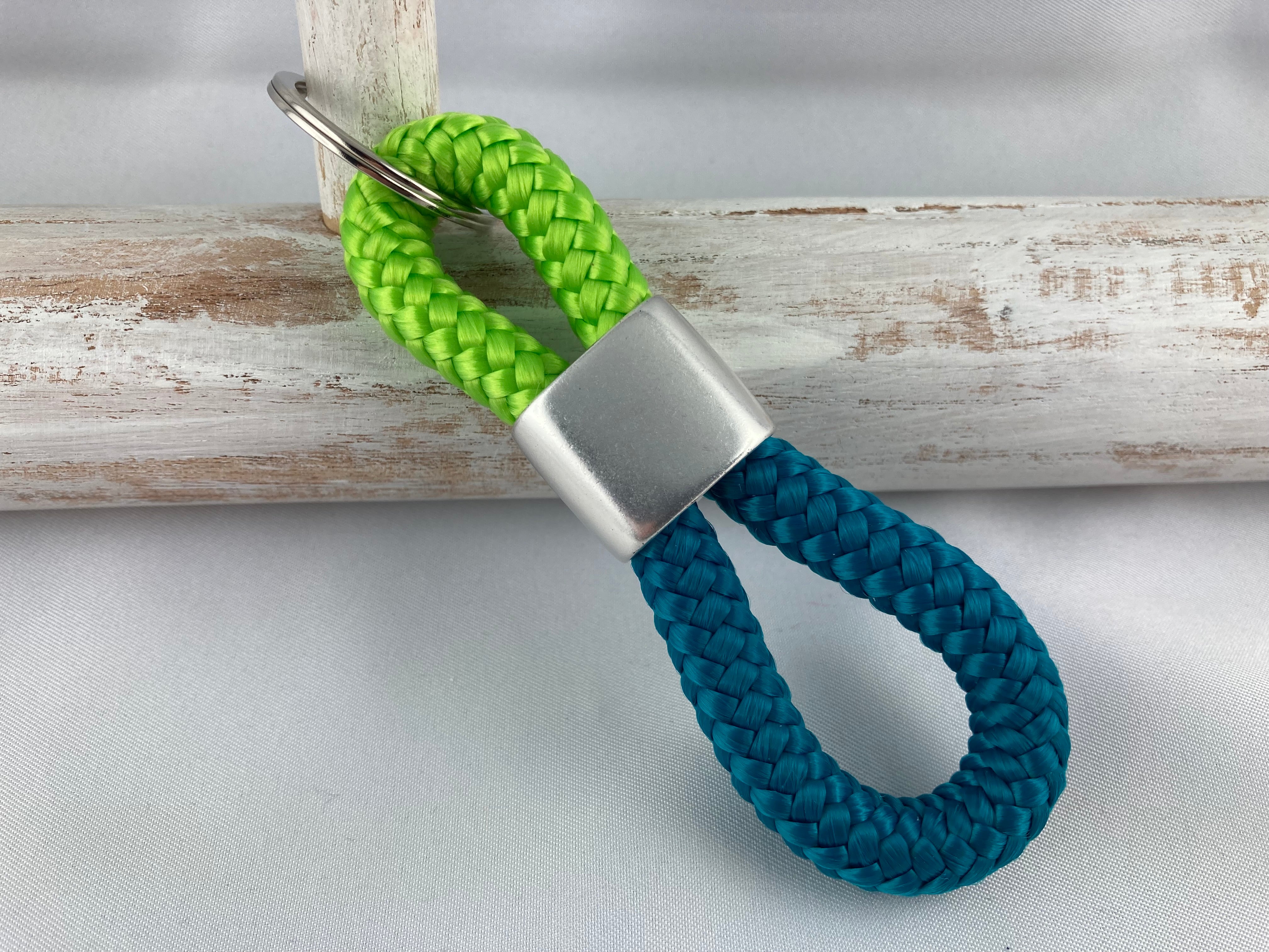 Schlüsselanhänger aus Segelseil mit graviertem Herz - Farbe wählbar