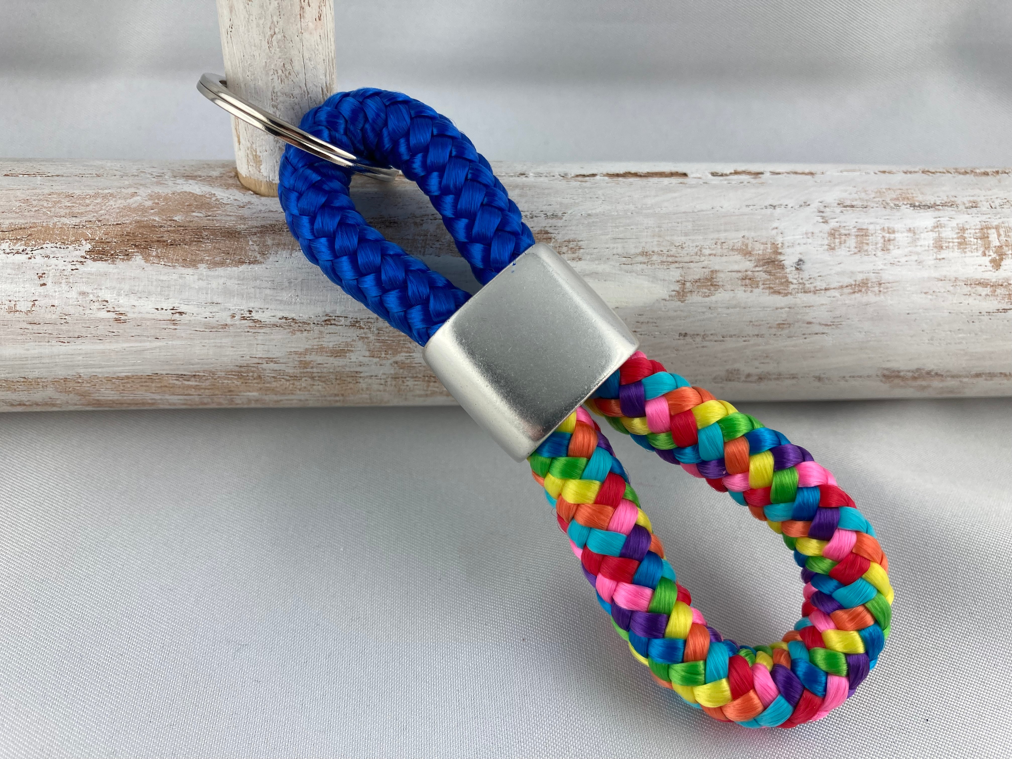 Schlüsselanhänger aus Segelseil mit versilbertem Zwischenstück mit Gravur "Blume des Lebens" in Wunschfarbe