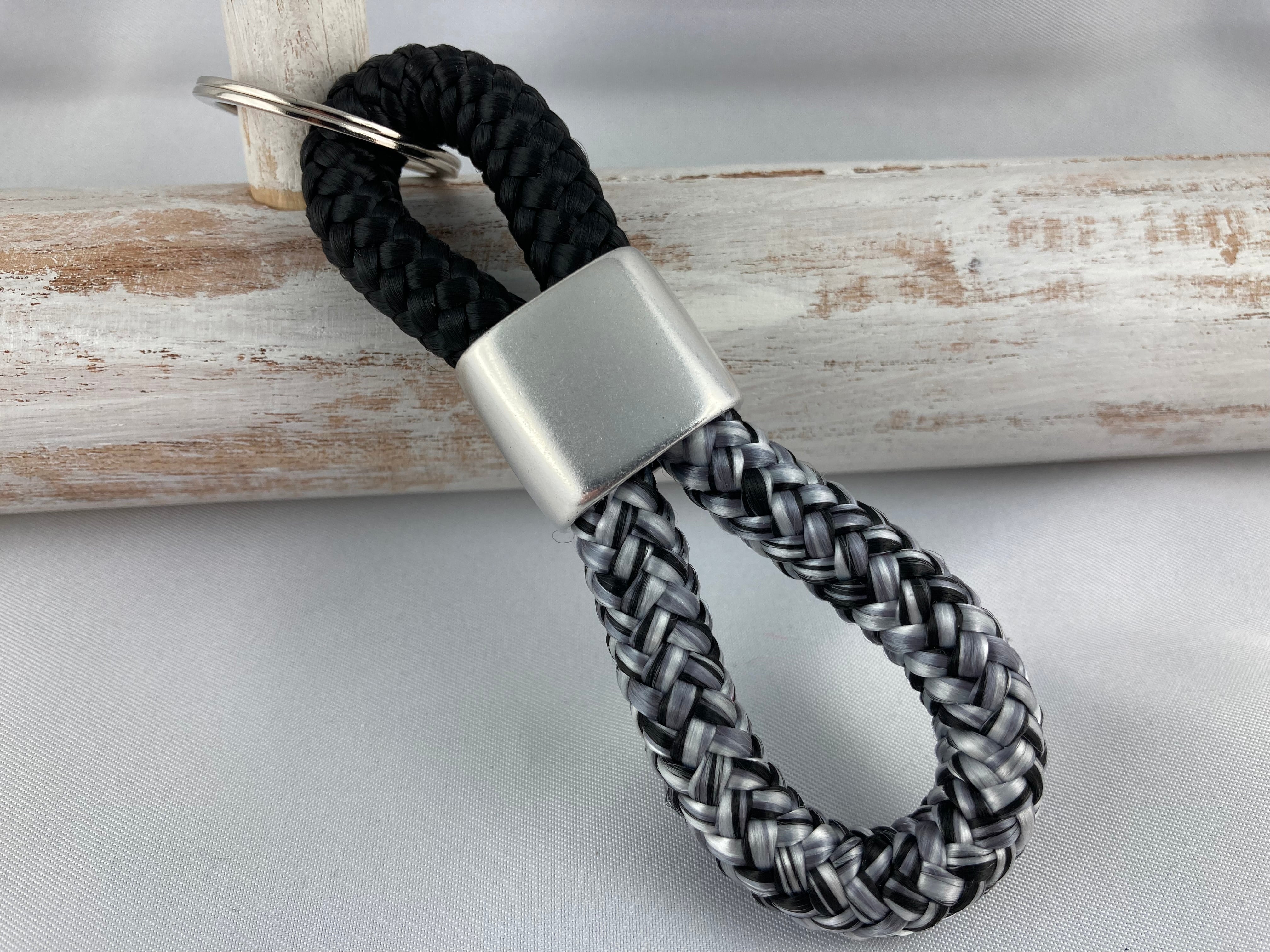 Schlüsselanhänger aus Segelseil mit graviertem Herz - Farbe wählbar