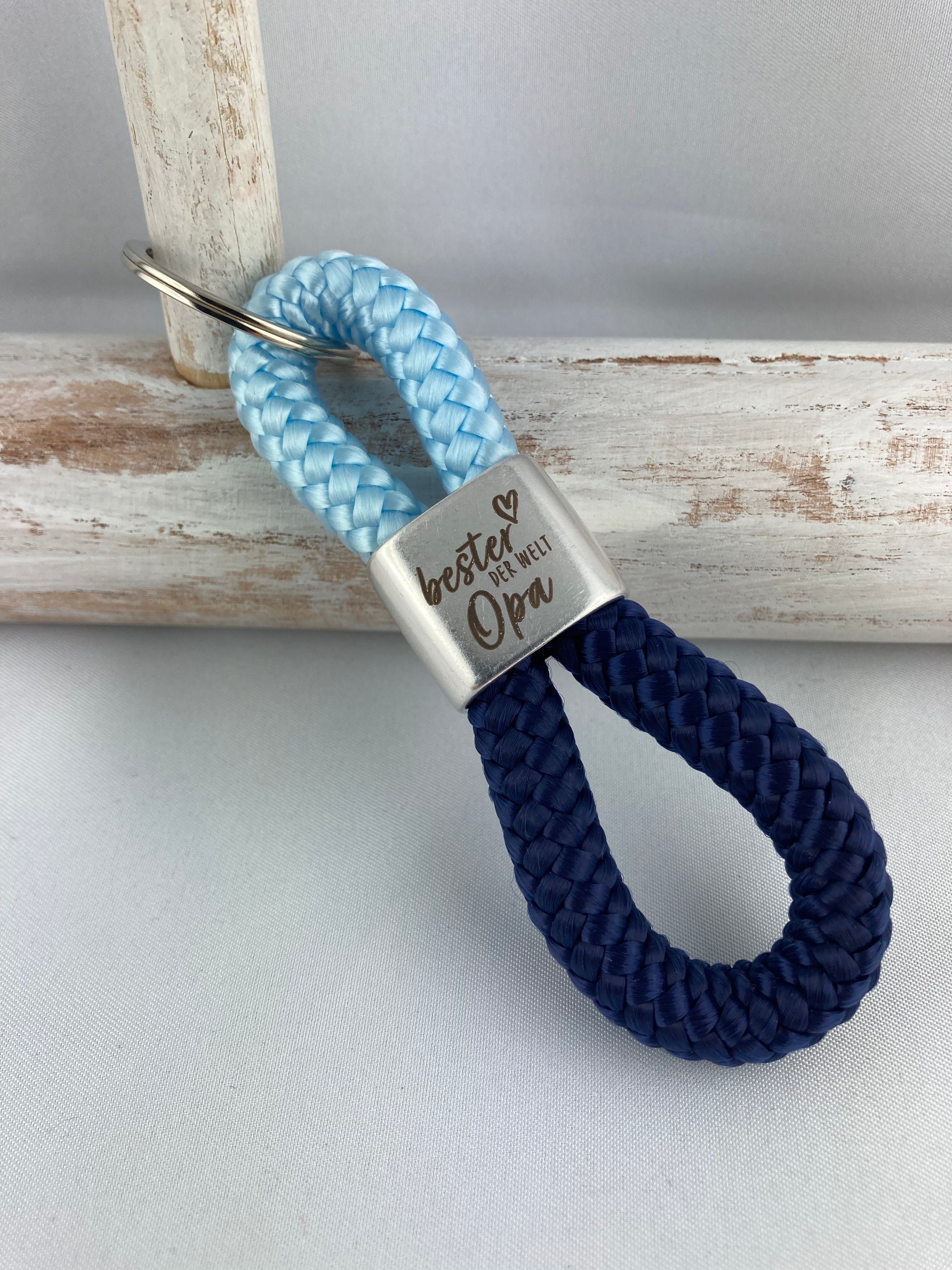 Schlüsselanhänger aus Segelseil mit Gravur "Bester Opa der Welt" - Handgefertigt in hellblau/dunkelblau