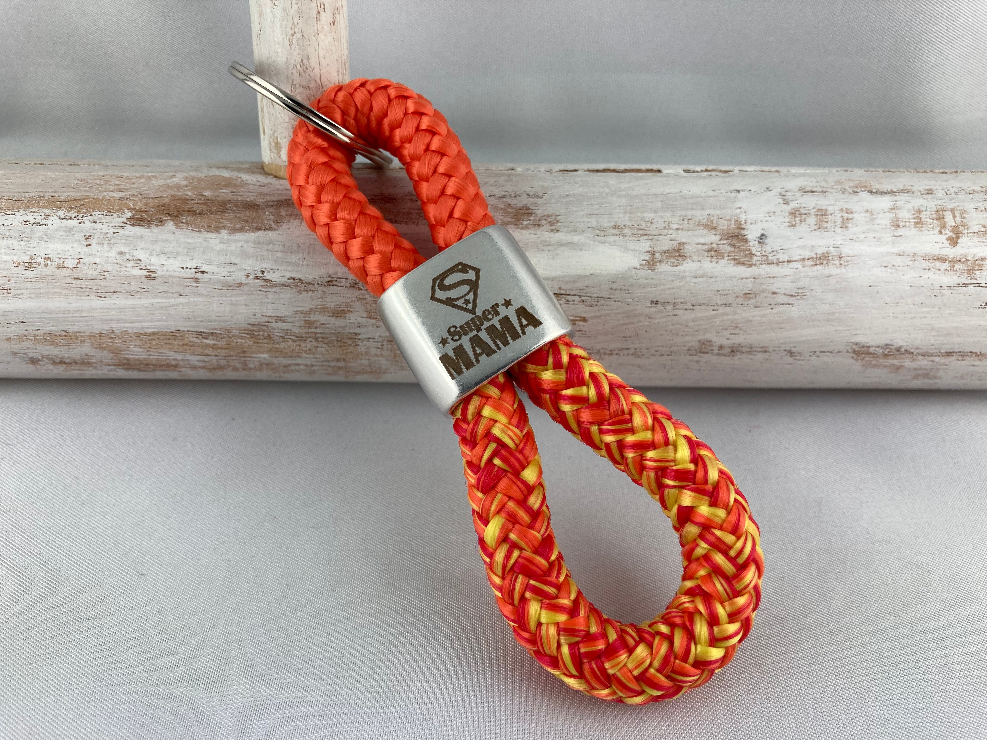 Set Schlüsselanhänger mit Gravur "Super Mama und Super Papa" - Handgefertigt in den Farben summerbomb und orange