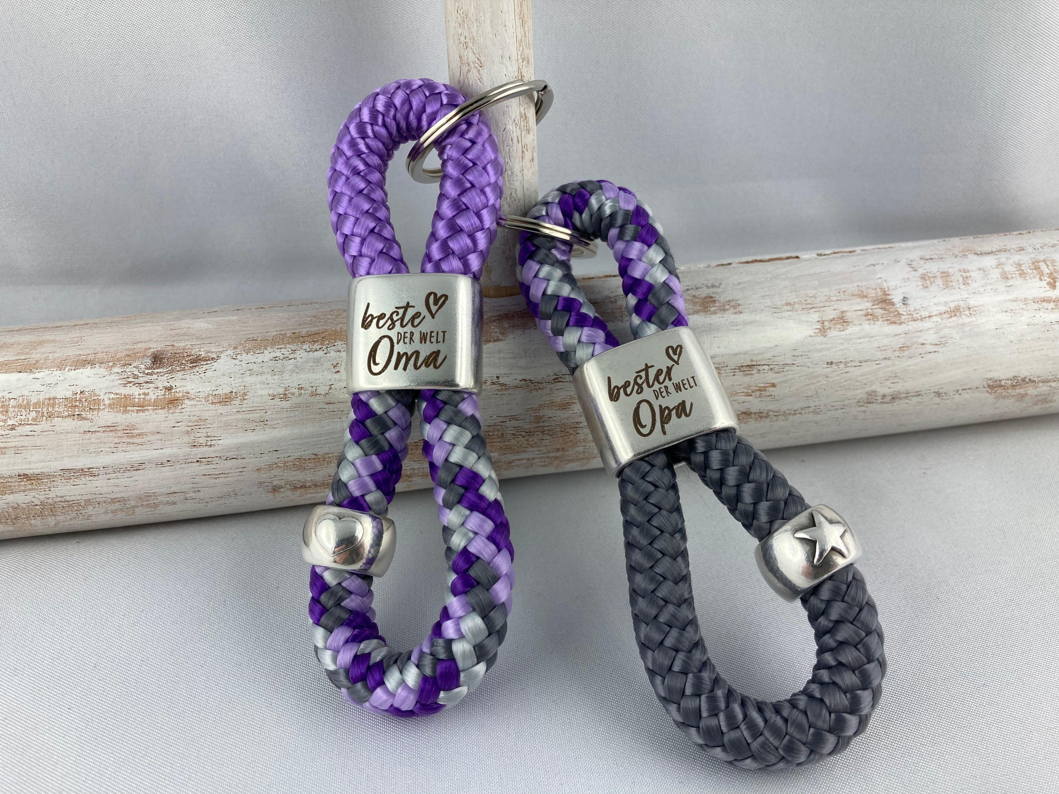 Set Schlüsselanhänger mit Gravur "Bester Opa der Welt und Beste Oma der Welt" - Handgefertigt und mit Schiebeperlen