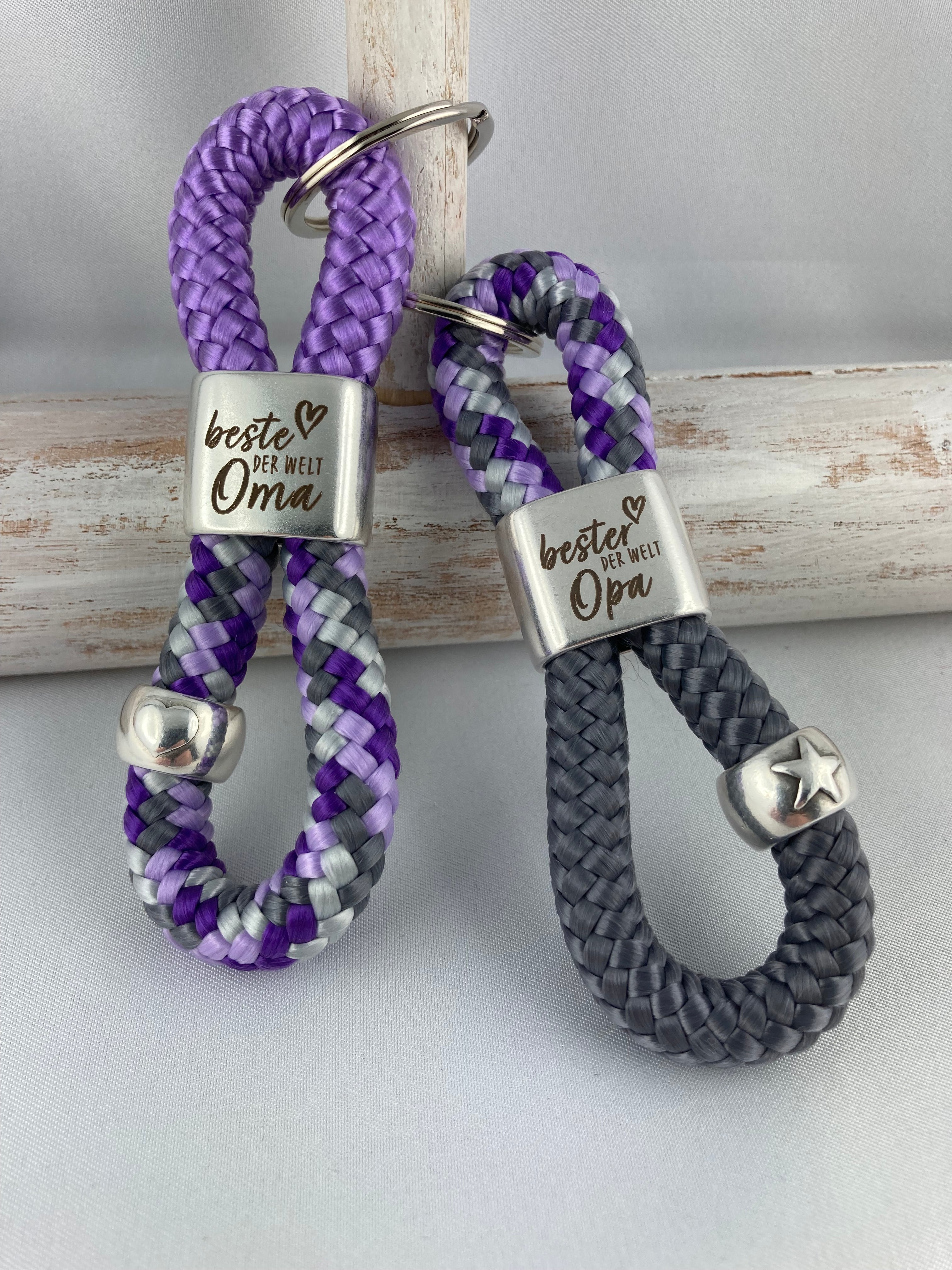 Set Schlüsselanhänger mit Gravur "Bester Opa der Welt und Beste Oma der Welt" - Handgefertigt und mit Schiebeperlen