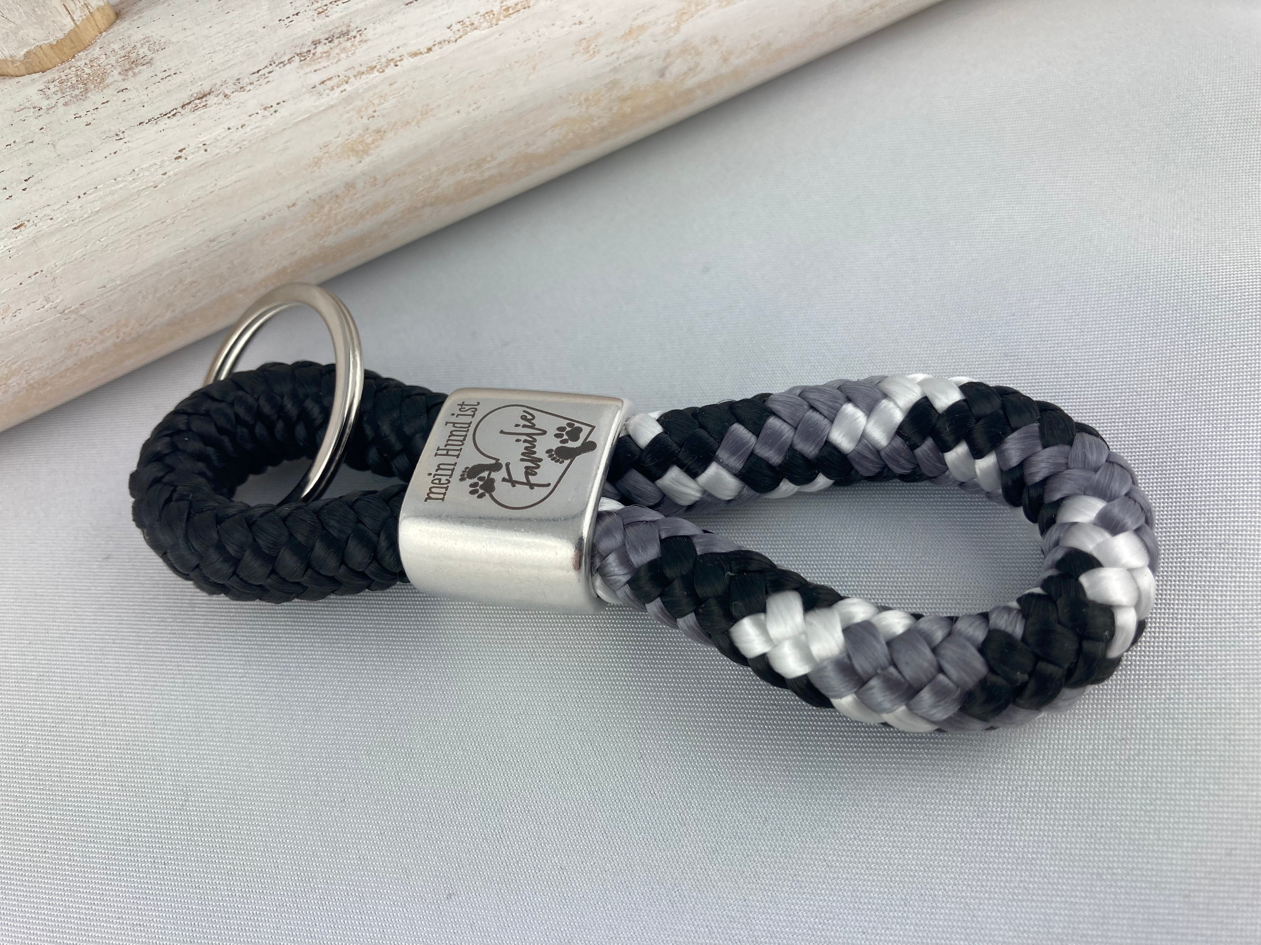 Schlüsselanhänger "mein Hund ist Familie" - schwarz/ schwarz-weiß-grau - Segelseil handgefertigt