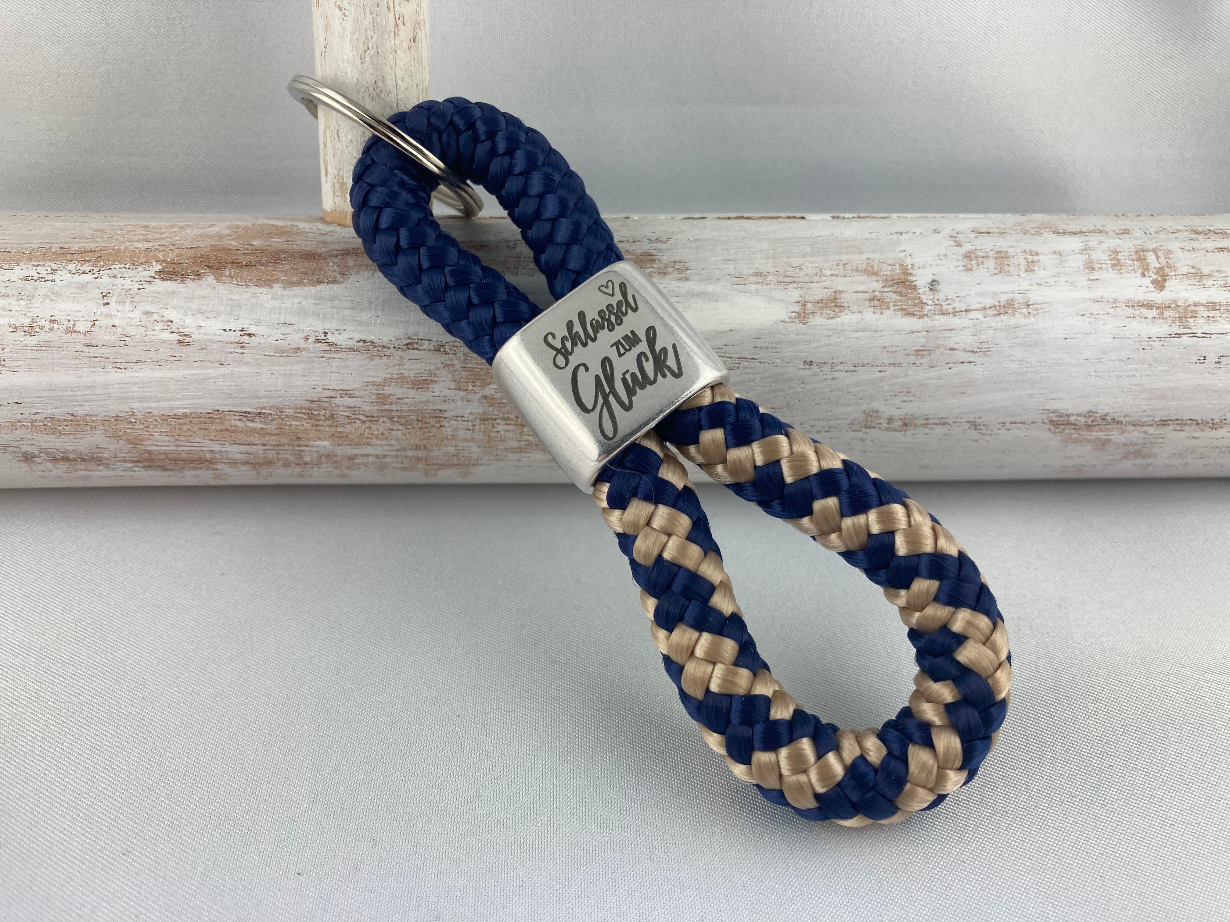 Schlüsselanhänger aus Segelseil mit versilbertem Zwischenstück mit Gravur "Schlüssel zum Glück", dunkelblau/ dunkelblau-beige