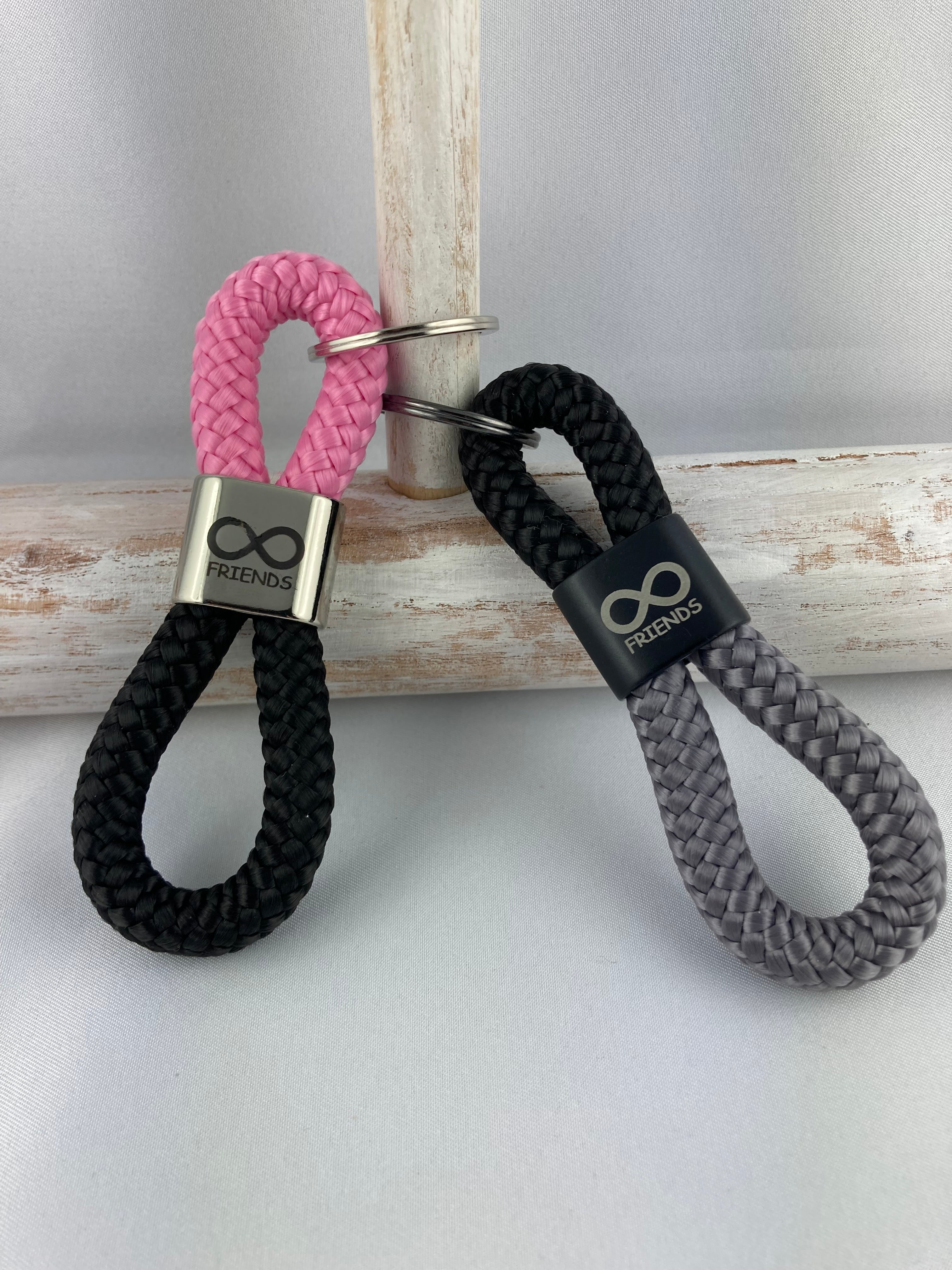 Schlüsselanhänger Friends handgemacht aus Segelseil, modernes Geschenk