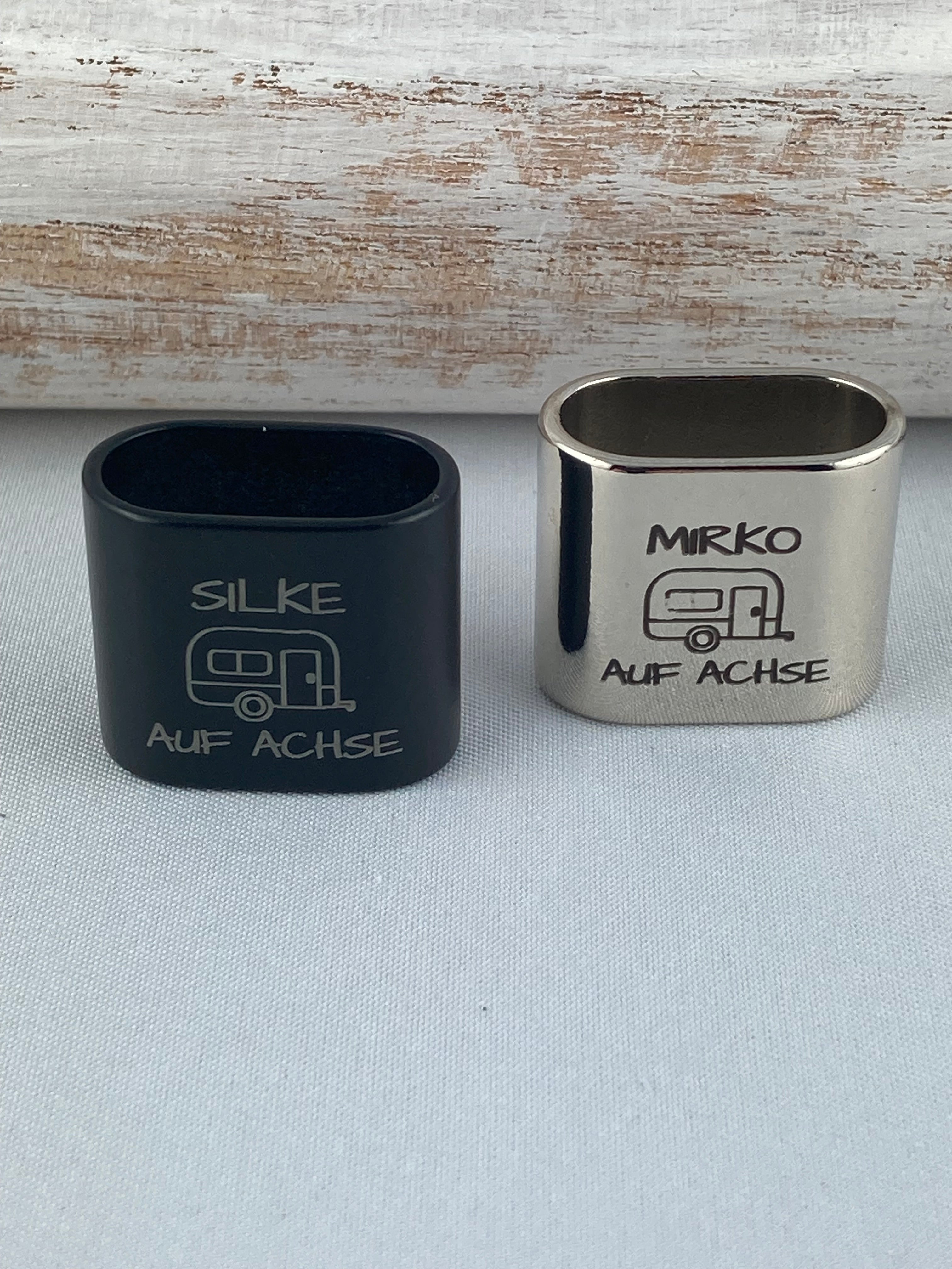 Personalisierter Wohnwagen-Schlüsselanhänger aus Segelseil - mit Namen graviert