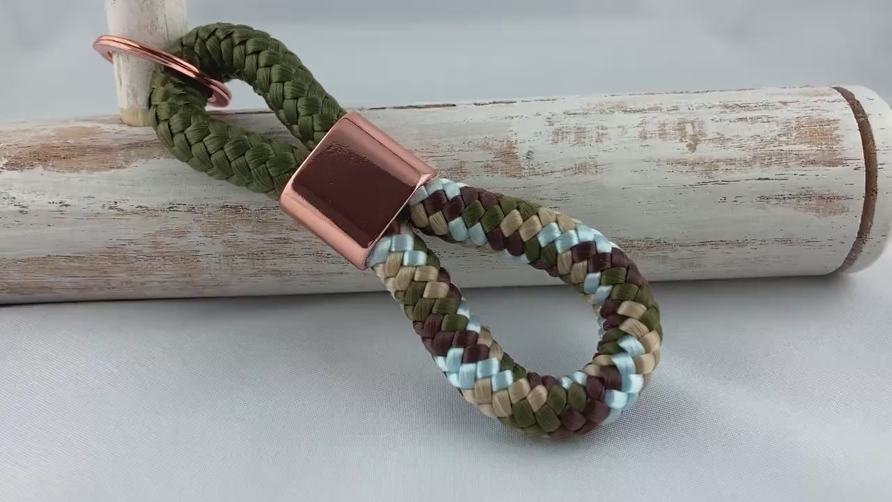 Schlüsselanhänger aus Segelseil mit Zwischenstück roségoldfarben, khaki/ beige-grün-hellblau
