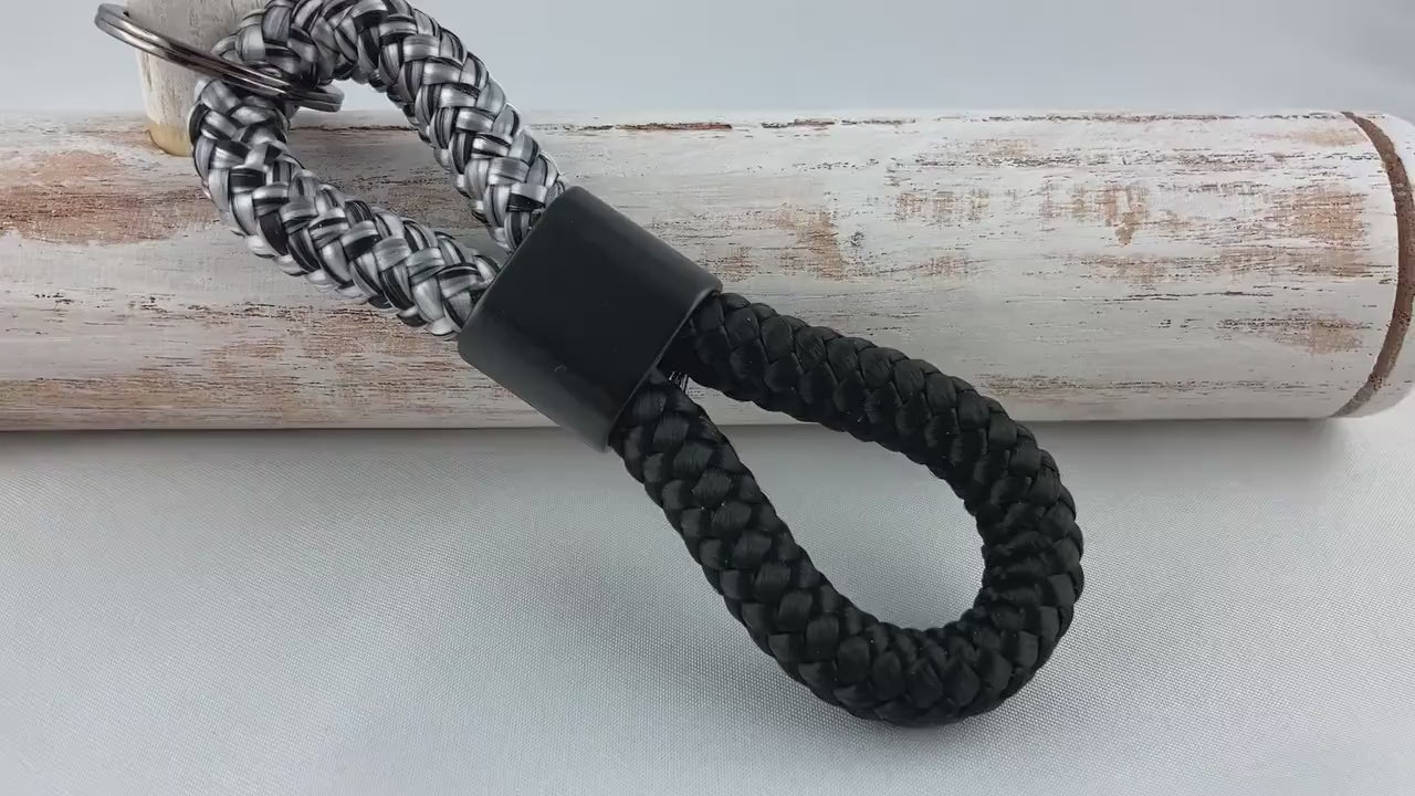 Schlüsselanhänger aus Segelseil mit schwarzem Zwischenstück matt, grau-schwarz-mix/ schwarz