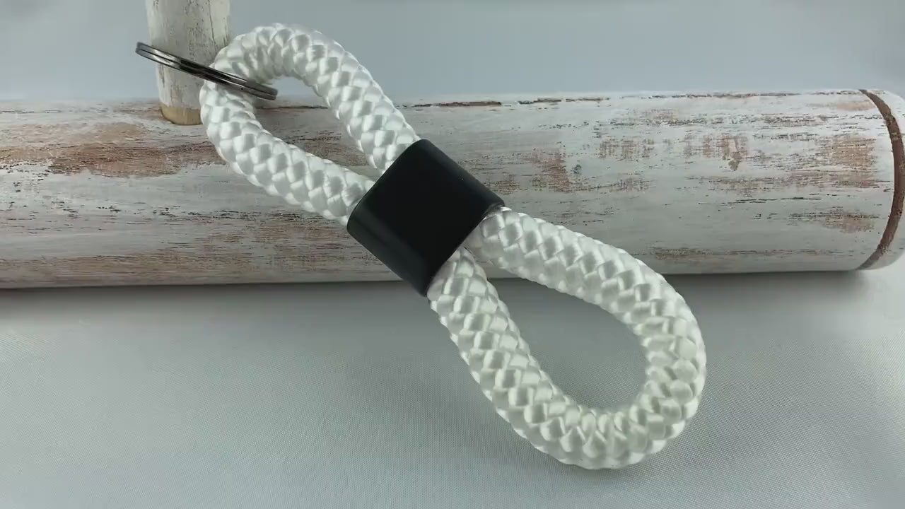 Schlüsselanhänger aus Segelseil mit schwarzem Zwischenstück matt, weiß/ weiß