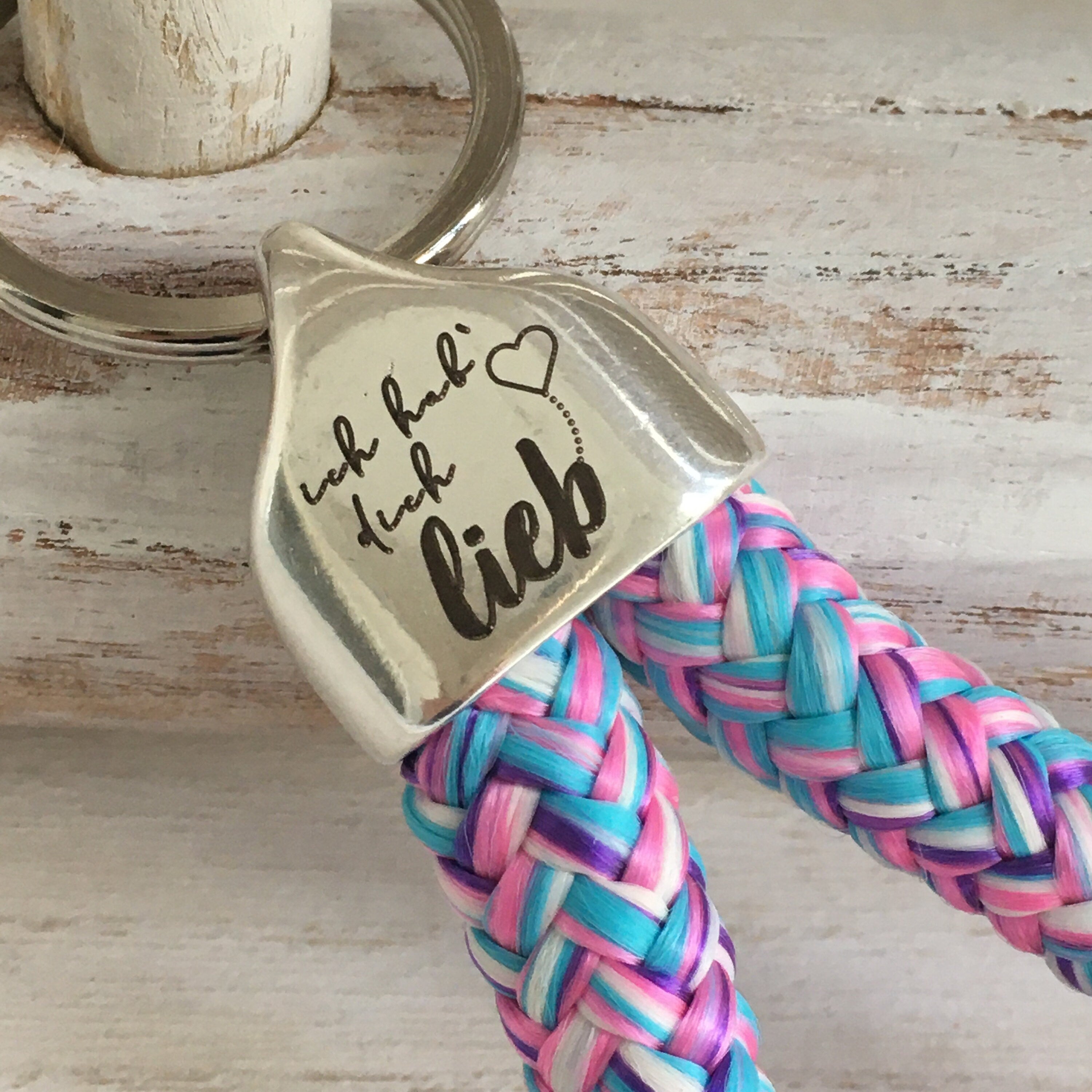 Schlüsselanhänger aus Segelseil mit versilberter Endkappe mit Gravur "ich hab' dich lieb", rosa-lila-hellblau-mix