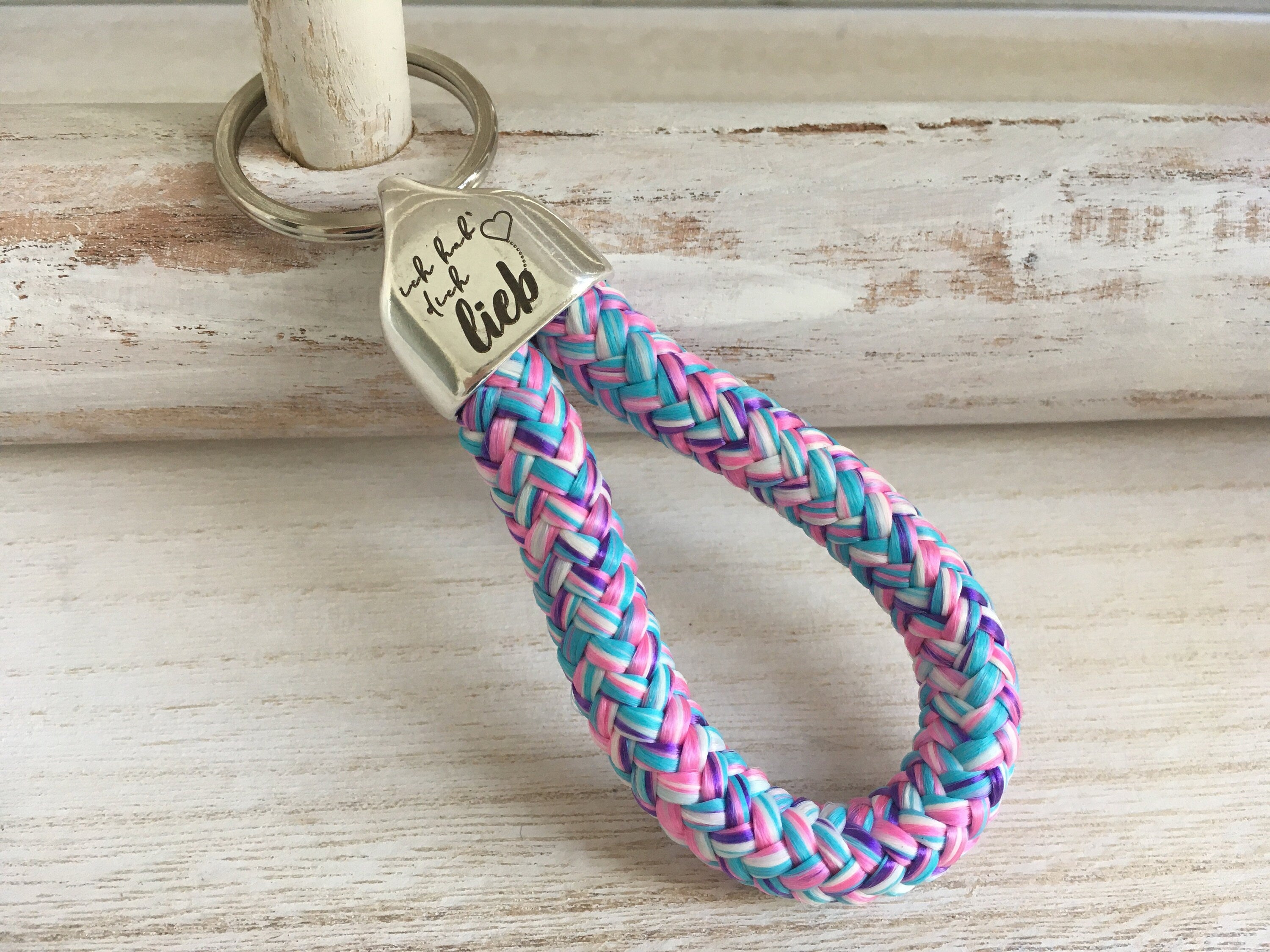 Schlüsselanhänger aus Segelseil mit versilberter Endkappe mit Gravur "ich hab' dich lieb", rosa-lila-hellblau-mix