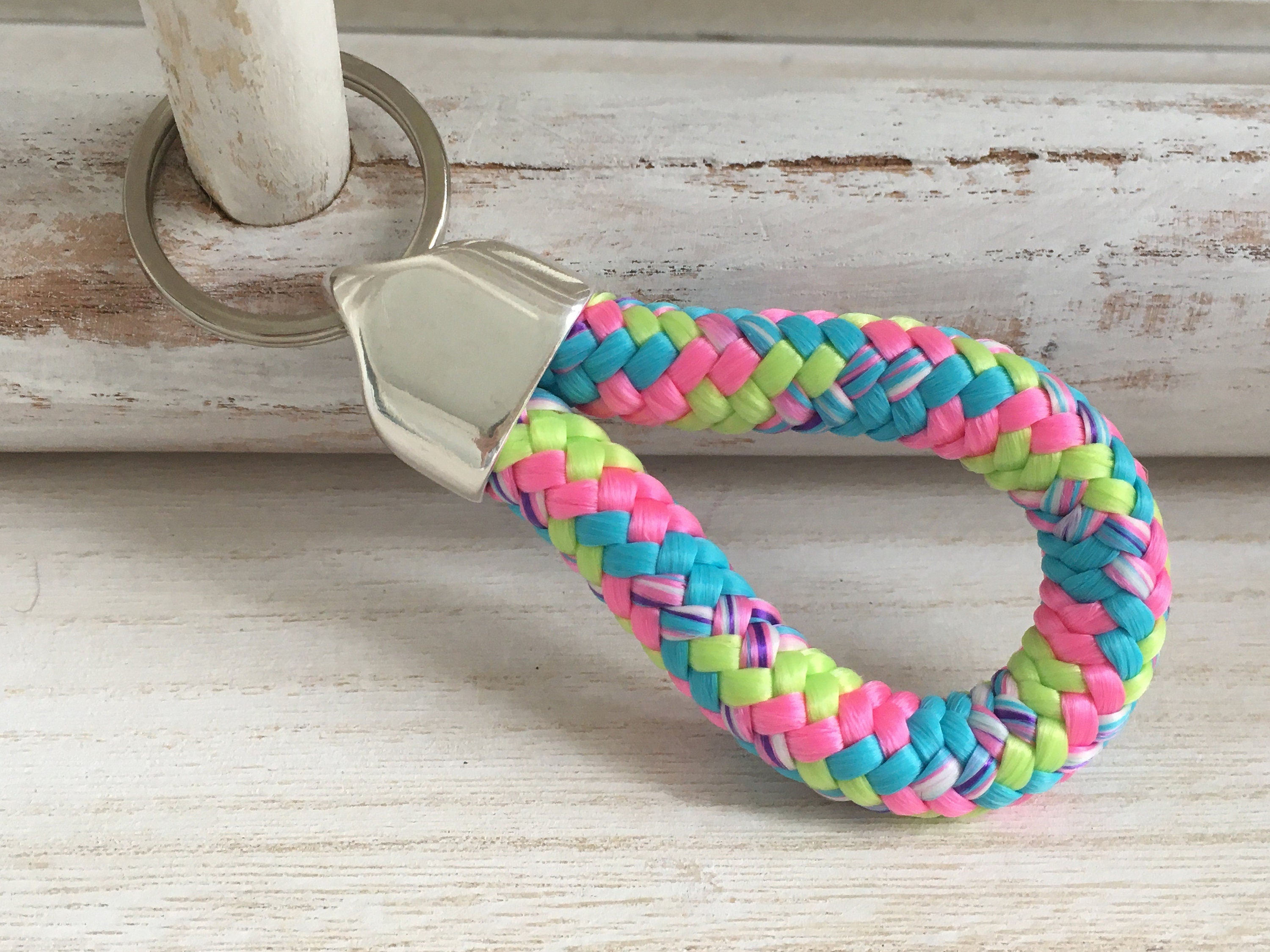 Schlüsselanhänger aus Segelseil mit versilberter Endkappe mit Gravur "ich hab' dich lieb" in Wunschfarbe ganz individuell