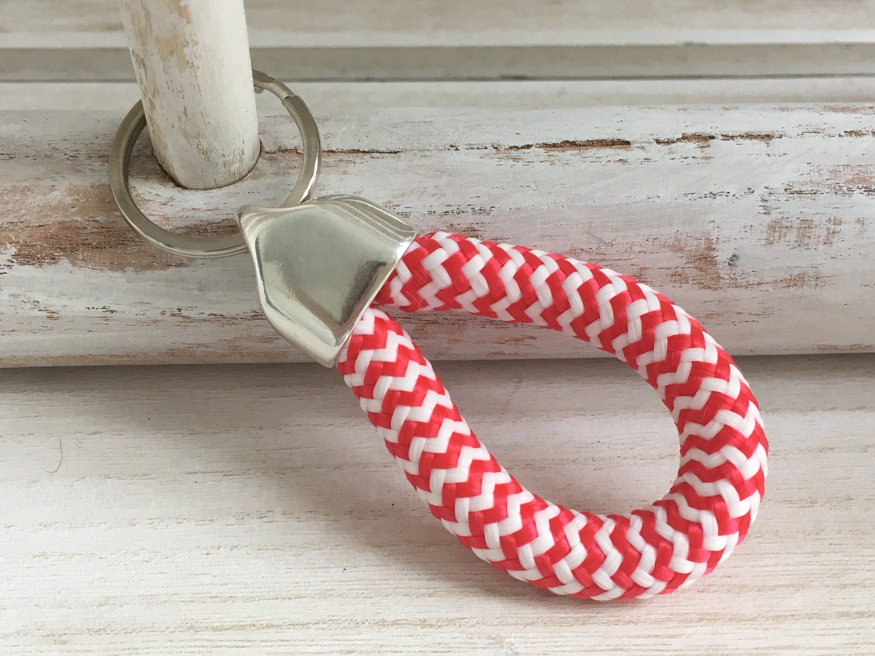 Schlüsselanhänger aus Segelseil mit versilberter Endkappe mit Gravur "ich hab' dich lieb" in Wunschfarbe ganz individuell