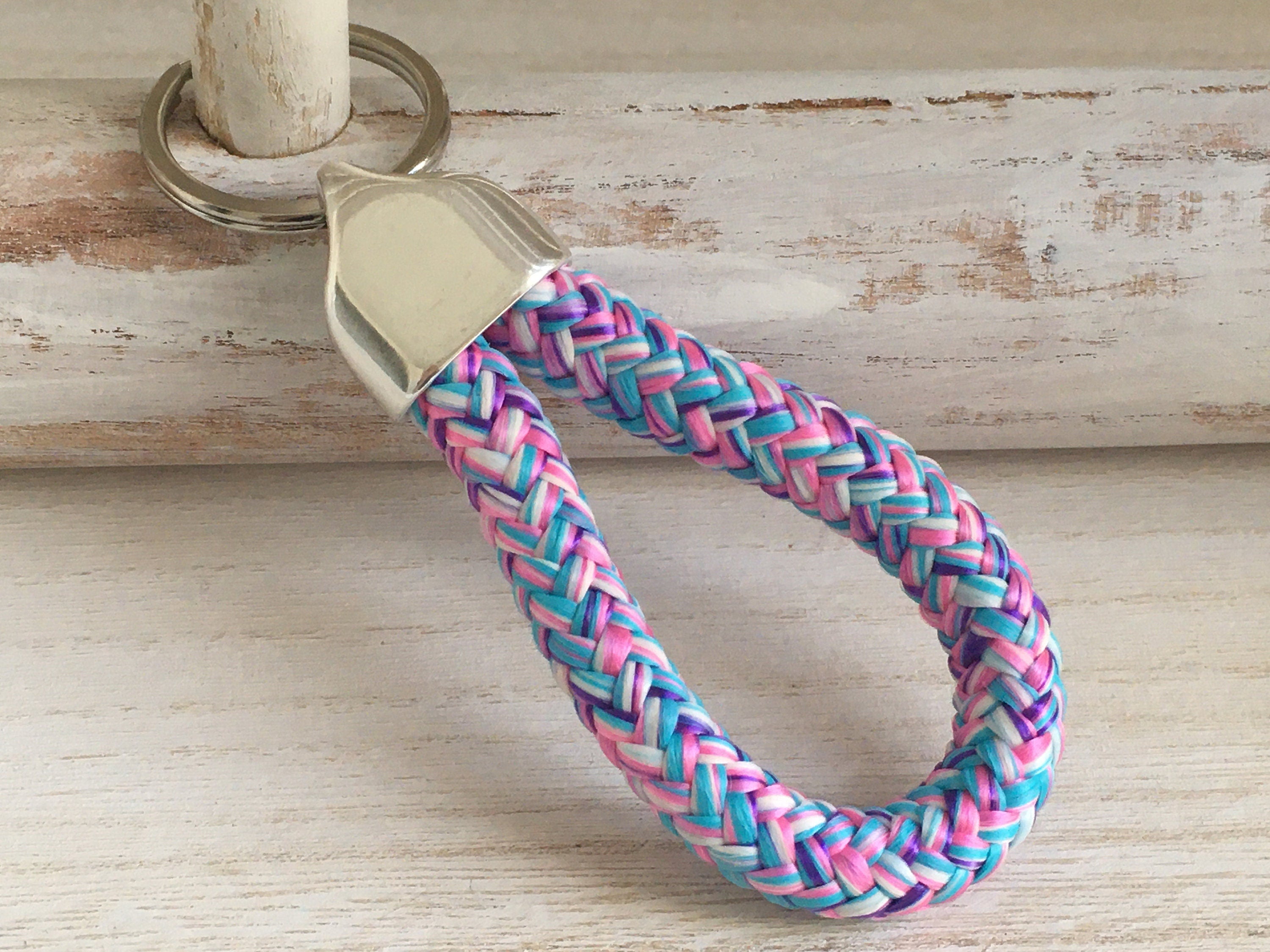 Schlüsselanhänger aus Segelseil mit versilberter Endkappe mit Gravur "ich hab' dich lieb" in Wunschfarbe ganz individuell