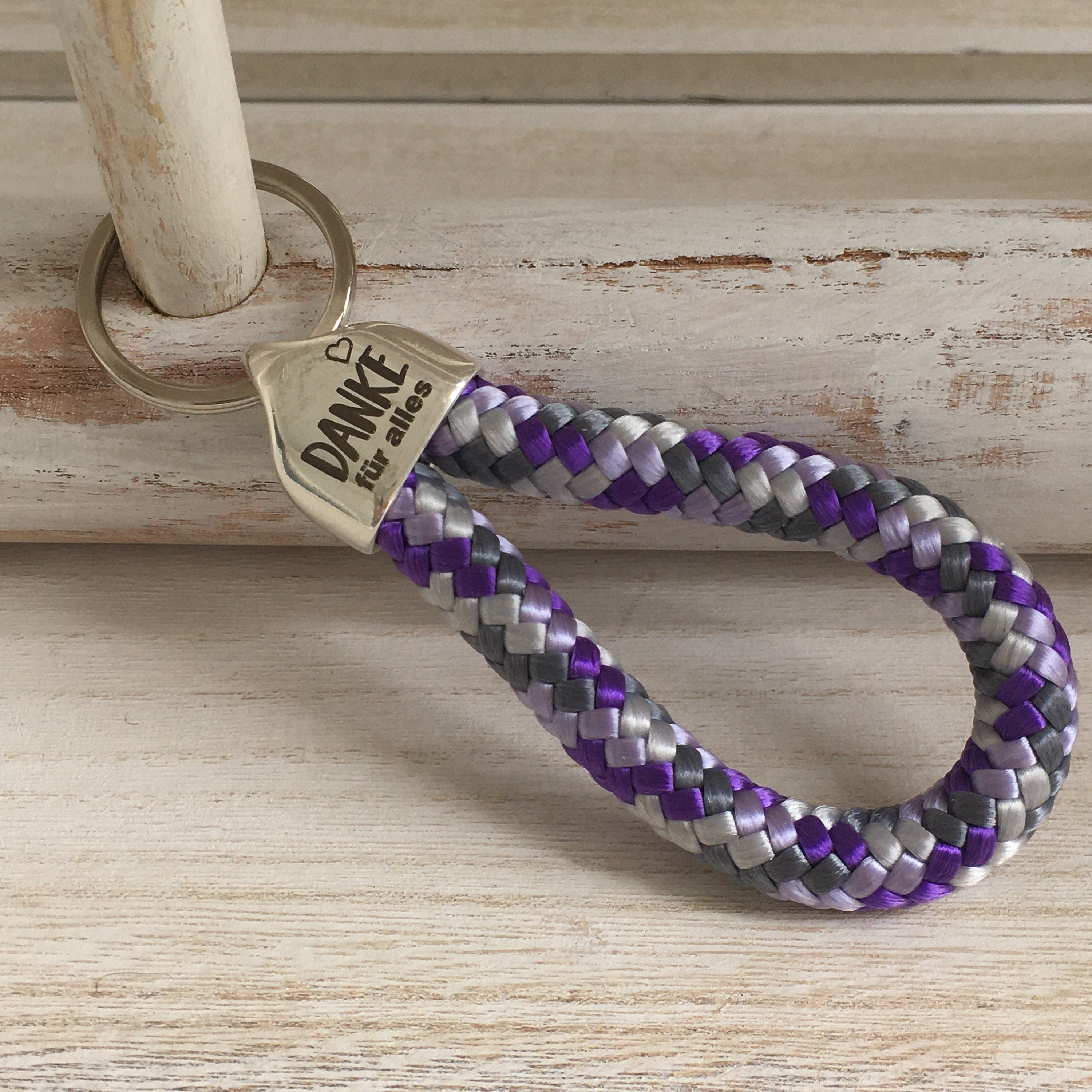 Schlüsselanhänger aus Segelseil mit versilberter Endkappe mit Gravur "Danke für alles" in Wunschfarbe ganz individuell
