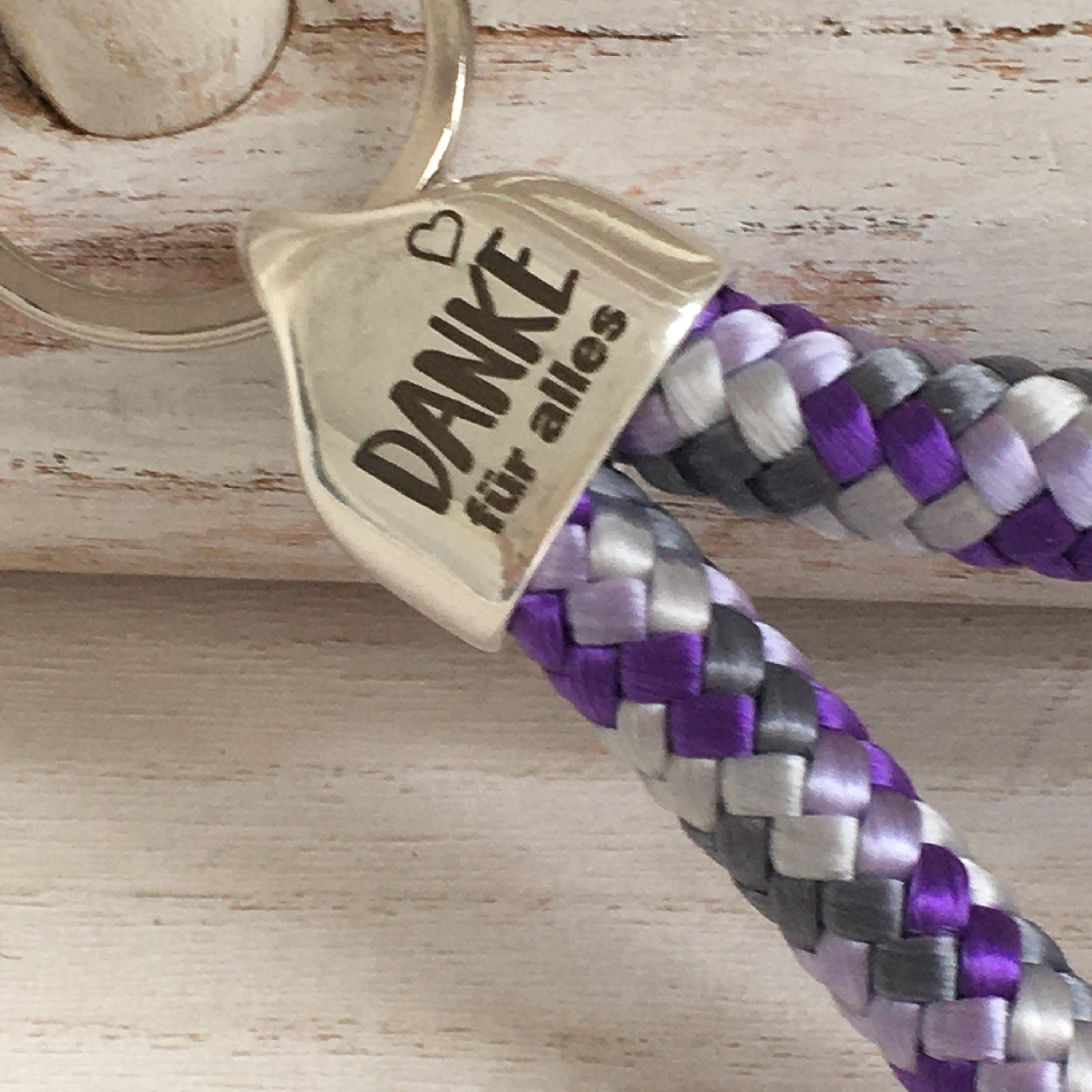 Schlüsselanhänger aus Segelseil mit versilberter Endkappe mit Gravur "Danke für alles" in Wunschfarbe ganz individuell