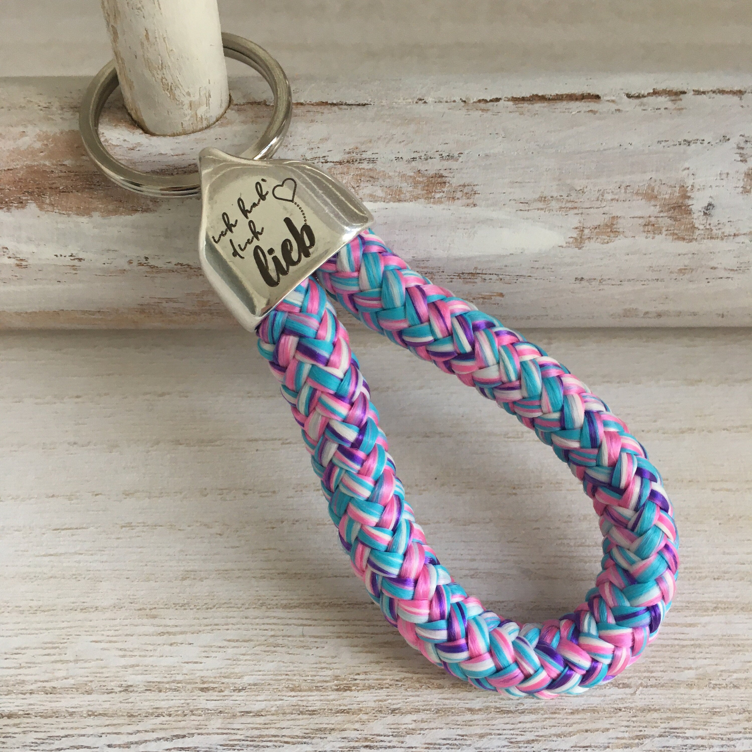 Schlüsselanhänger aus Segelseil mit versilberter Endkappe mit Gravur "ich hab' dich lieb", rosa-lila-hellblau-mix