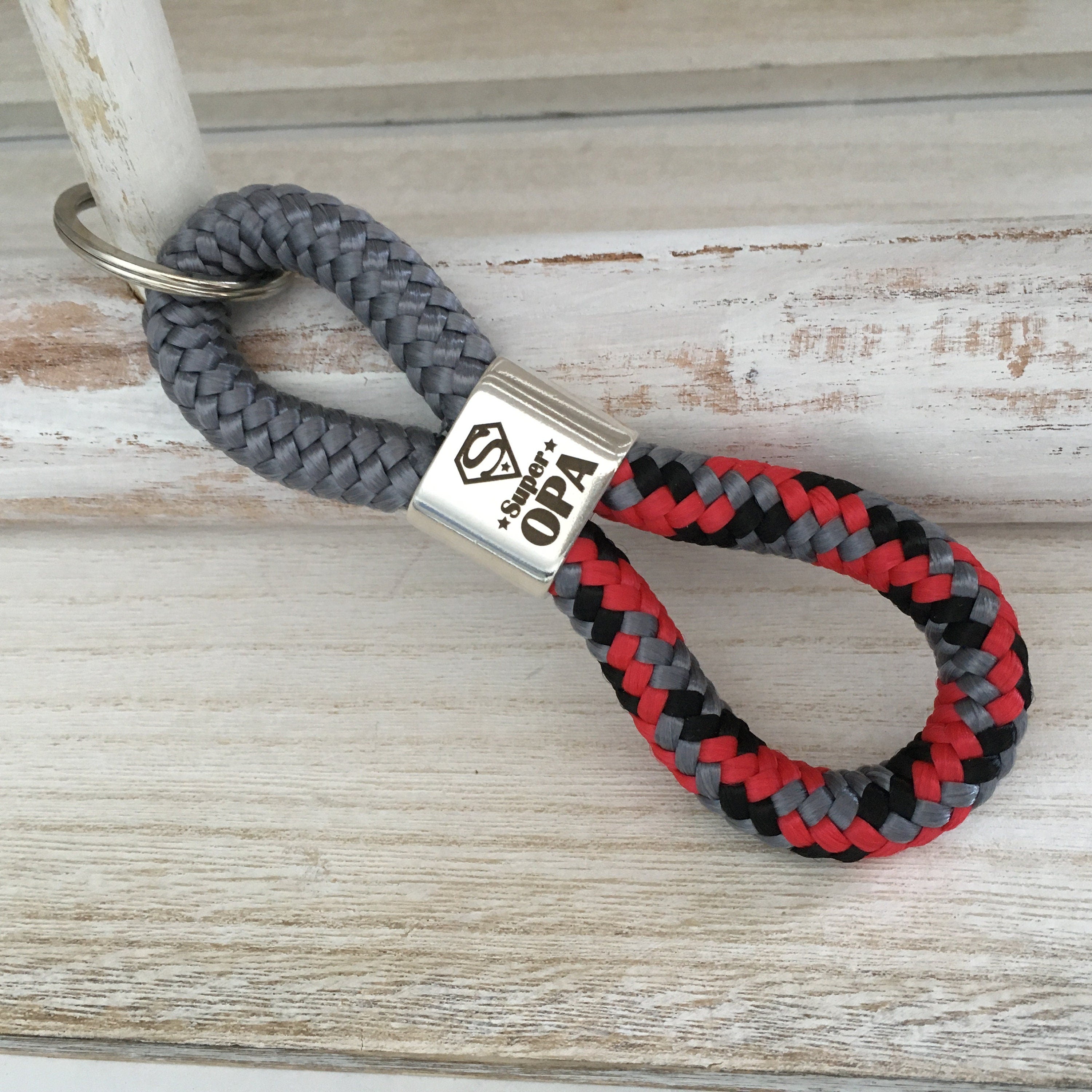 Schlüsselanhänger aus Segelseil mit versilbertem Zwischenstück mit Gravur "Super Opa", Maritime Schlüsselanhänger, grau/ grau-rot-schwarz