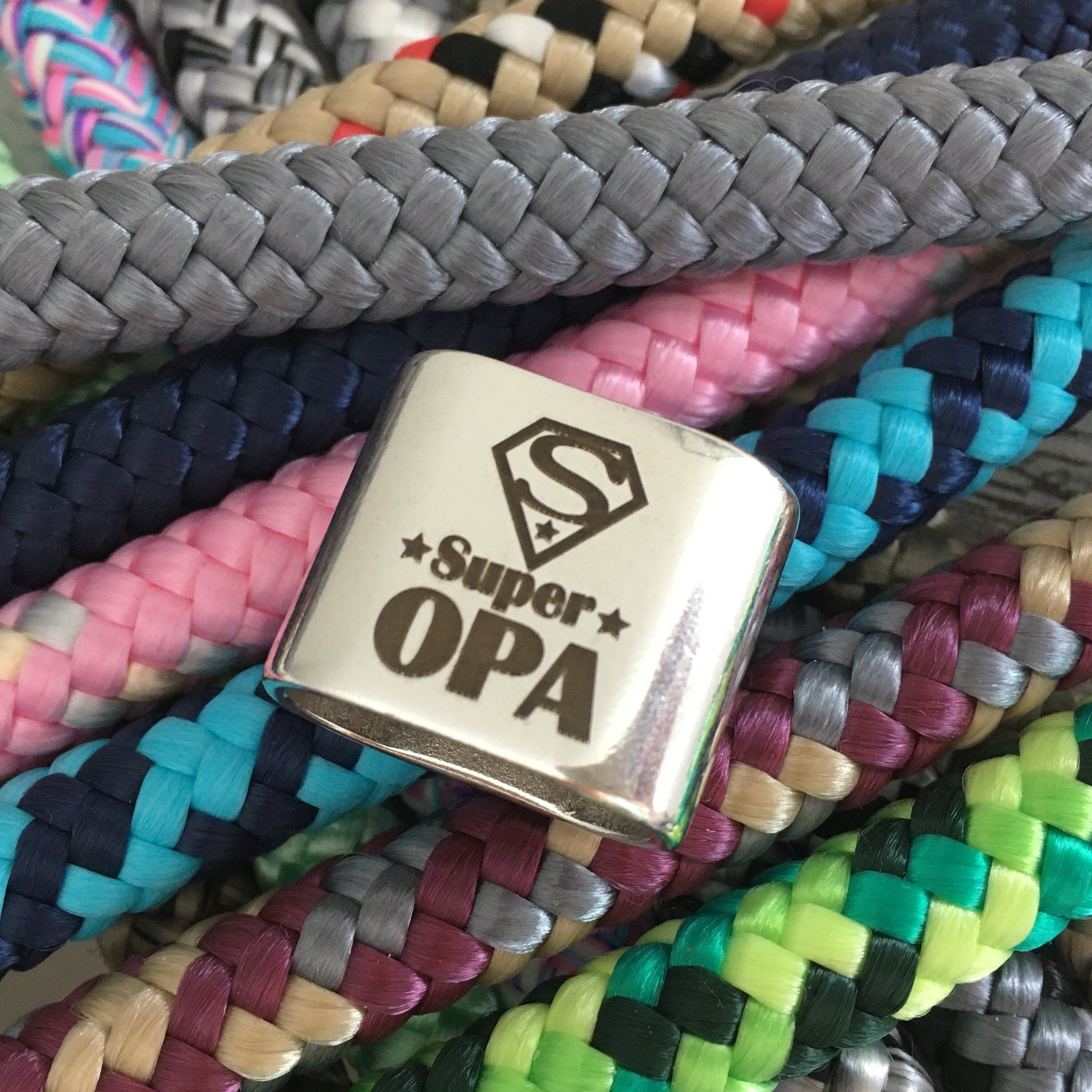 Schlüsselanhänger aus Segelseil mit versilbertem Zwischenstück mit Gravur "Super Opa" nach Wunsch ganz individuell