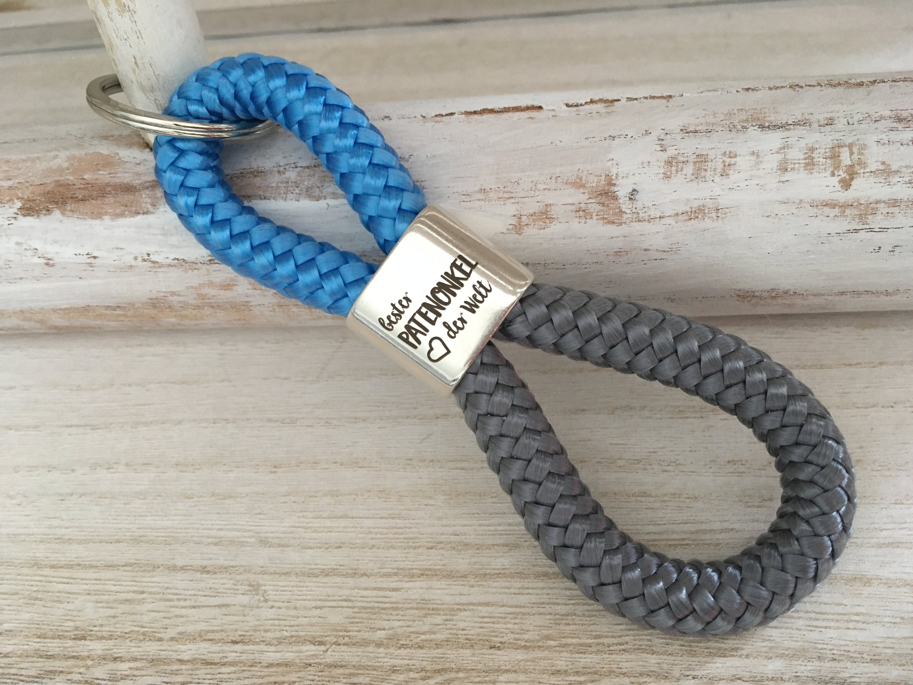 Schlüsselanhänger aus Segelseil mit versilbertem Zwischenstück mit Gravur "Bester Patenonkel der Welt" himmelblau/ grau