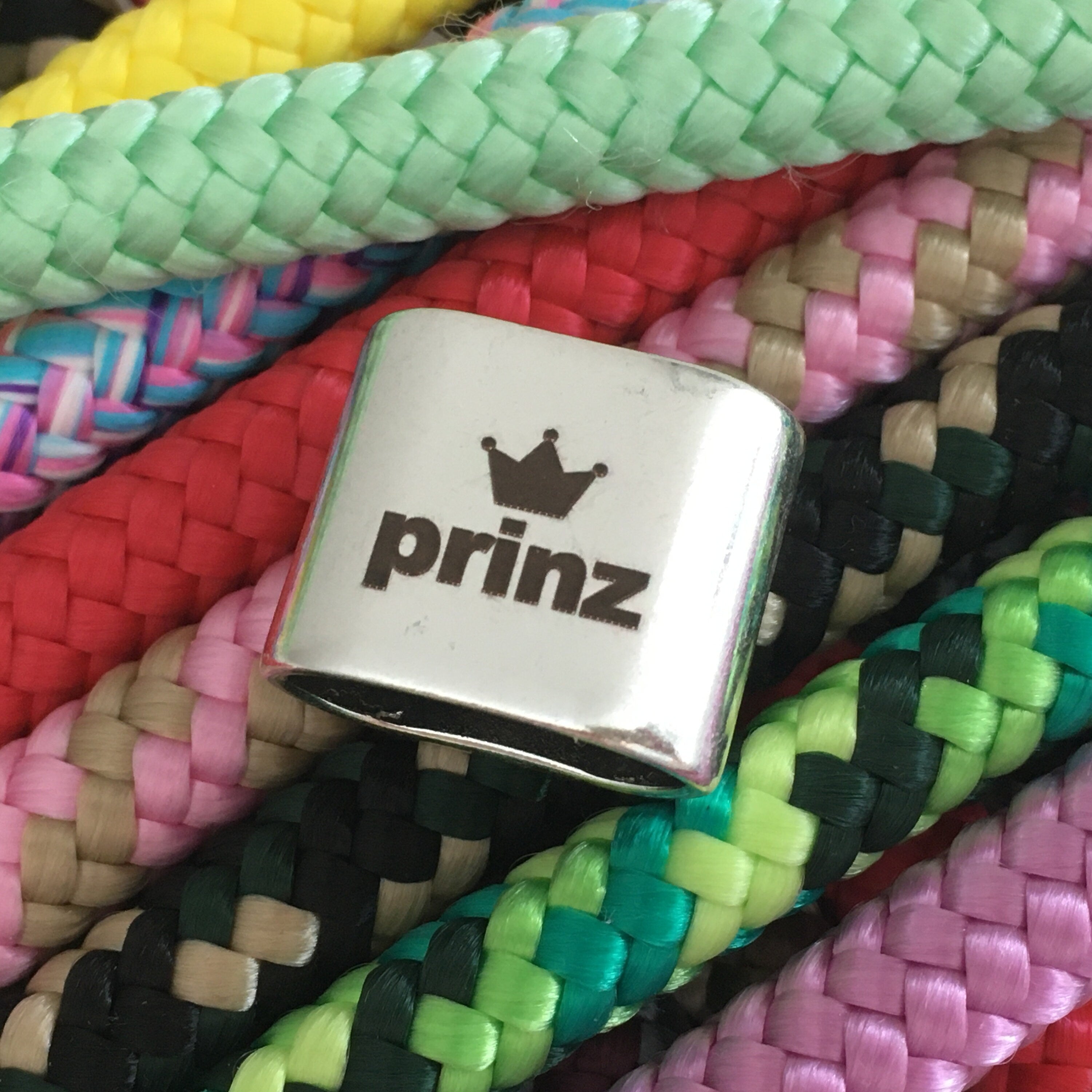 Schlüsselanhänger aus Segelseil mit versilbertem Zwischenstück mit Gravur "Prinz" in Wunschfarbe ganz individuell