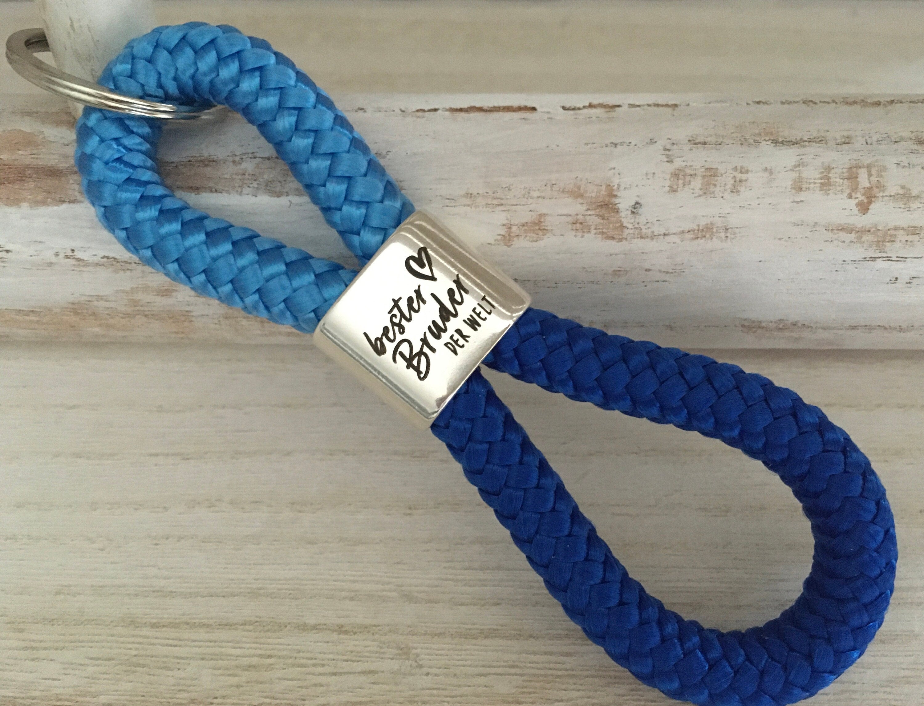 Schlüsselanhänger aus Segelseil mit versilbertem Zwischenstück mit Gravur "Bester Bruder der Welt", himmelblau/ blau