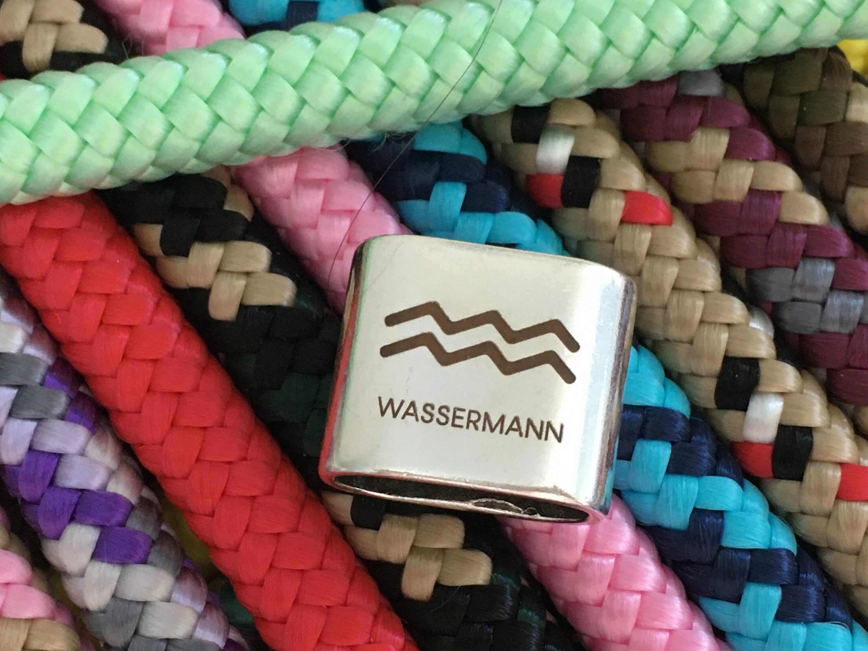 Schlüsselanhänger aus Segelseil mit versilbertem Zwischenstück mit graviertem Sternzeichen "Wassermann" in Wunschfarbe ganz individuell