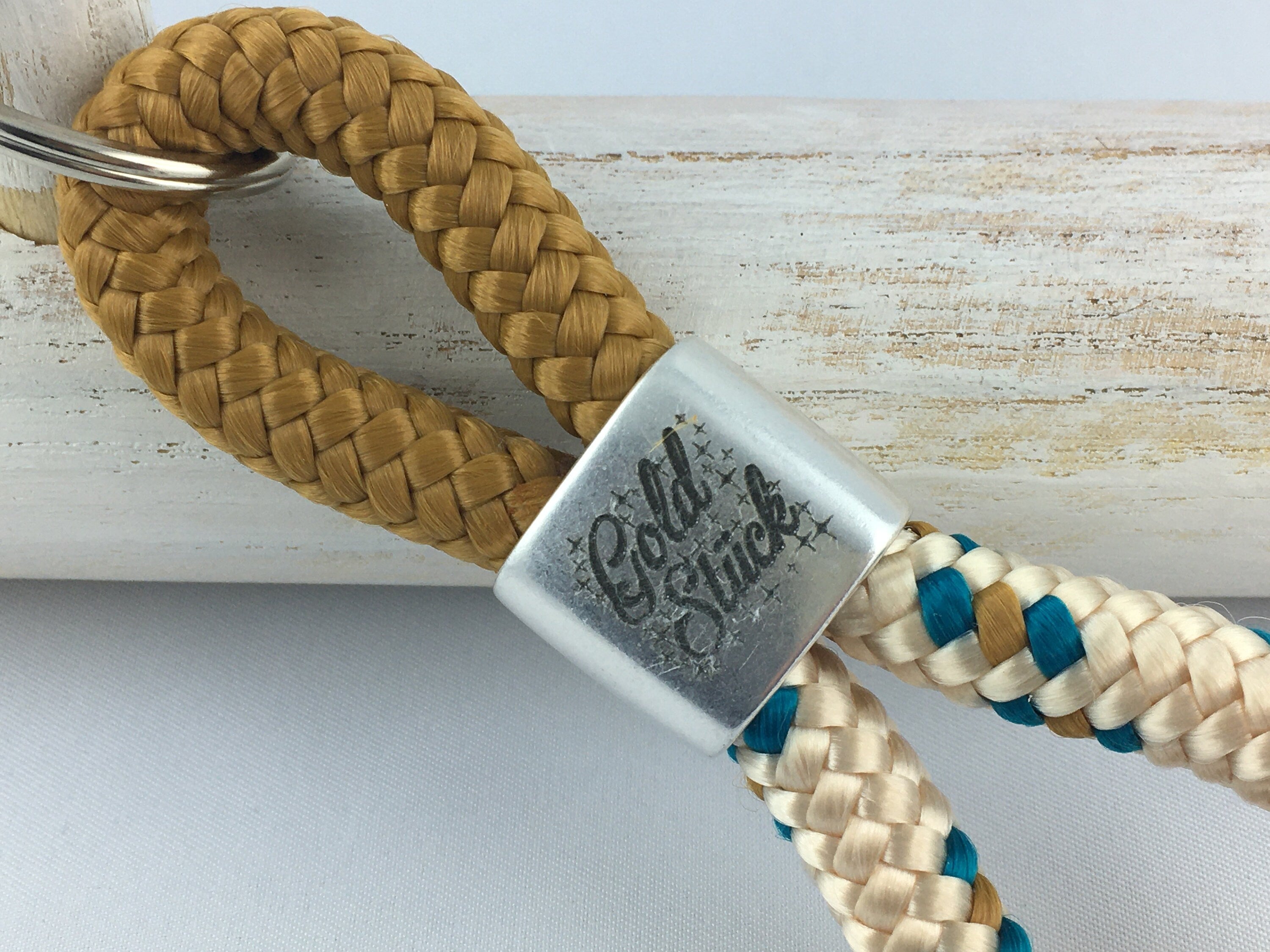 Schlüsselanhänger aus Segelseil mit versilbertem Zwischenstück mit Gravur "Goldstück" karamell/ beige-petrol-karamell