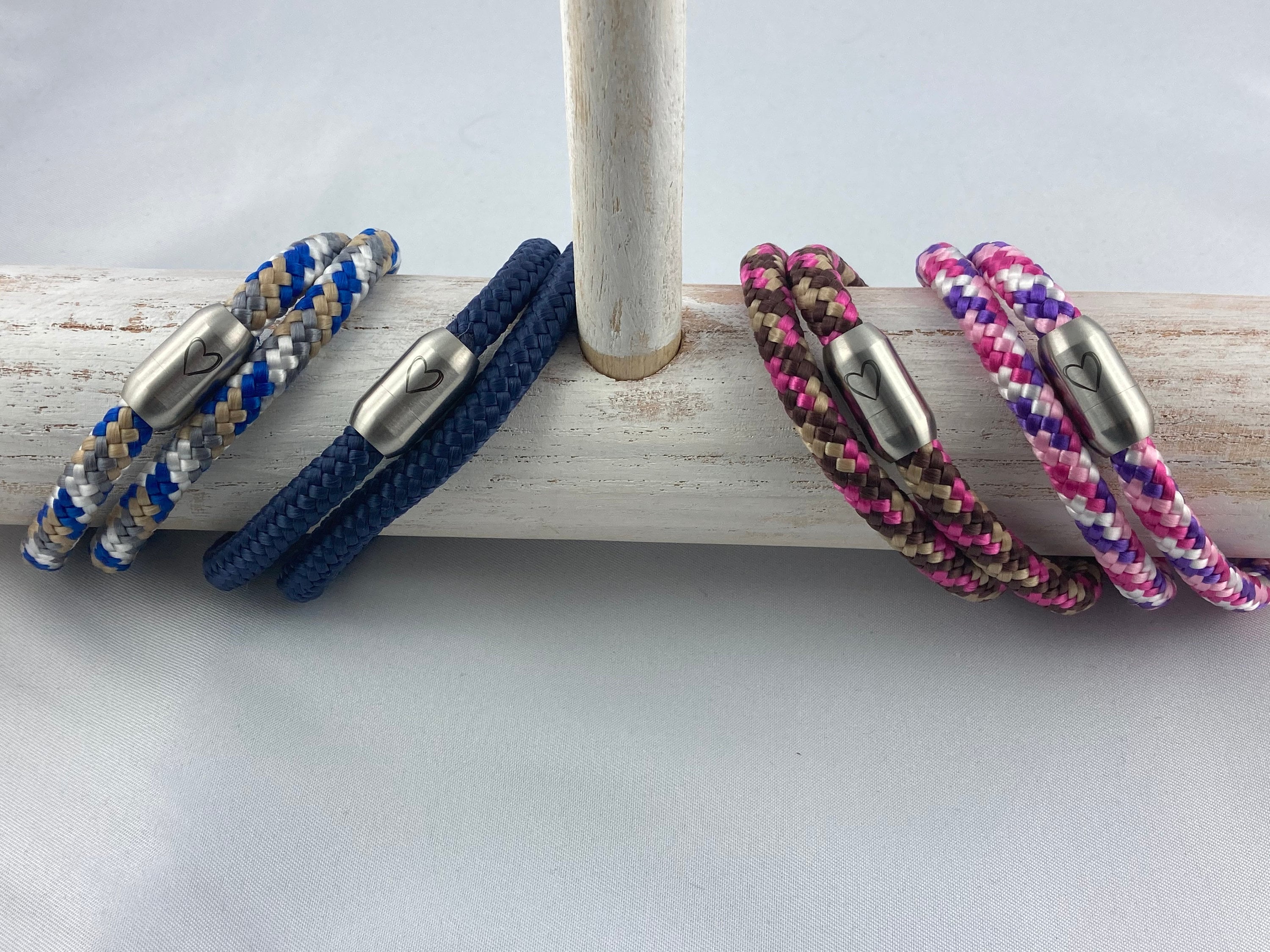 Armband aus Segelseil mit Magnetverschluss aus Edelstahl mit Gravur "Herz" für Damen und Herren ganz individuell in Wunschfarbe