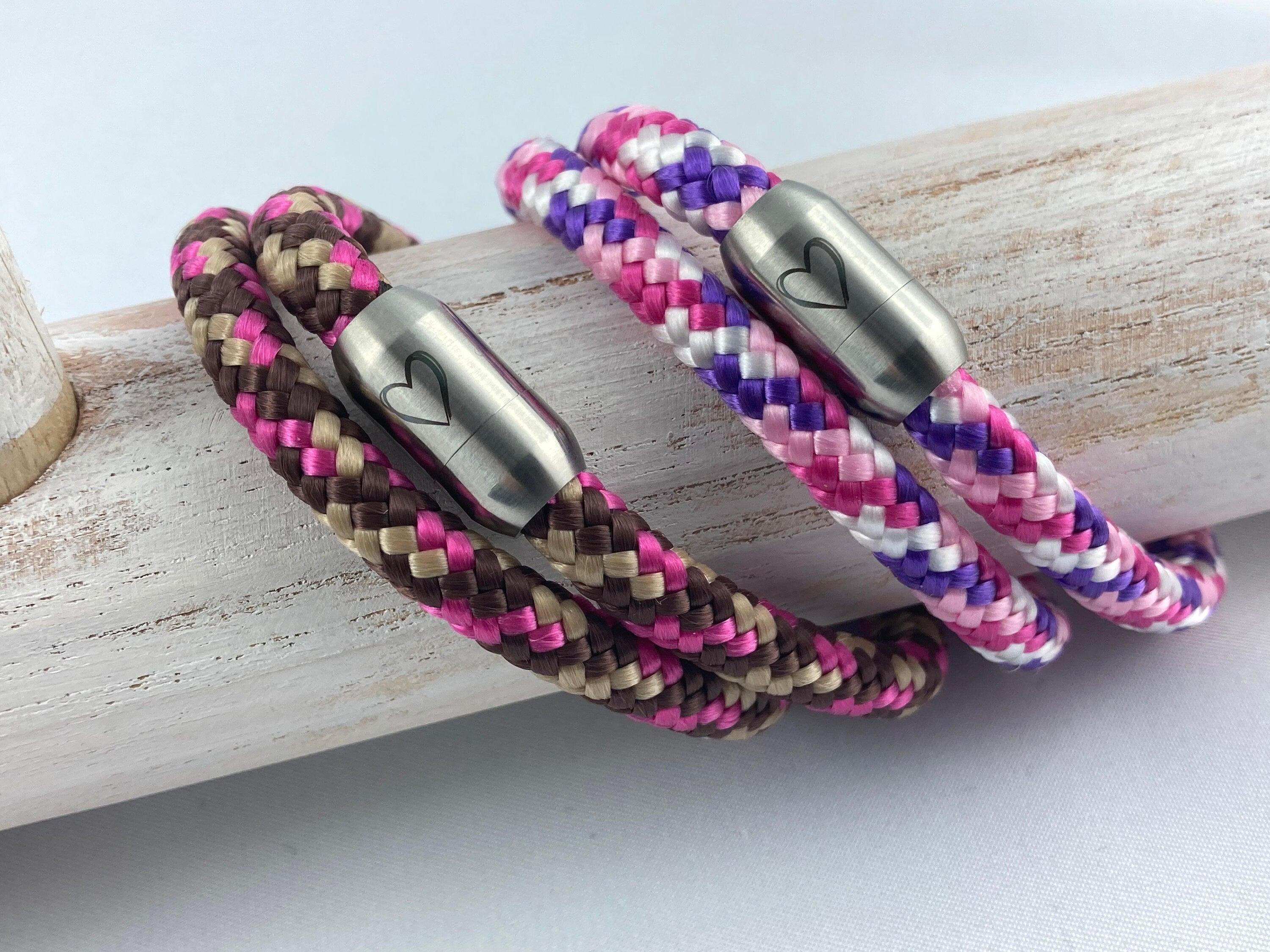 Armband aus Segelseil mit Magnetverschluss aus Edelstahl mit Gravur "Herz" für Damen und Herren ganz individuell in Wunschfarbe