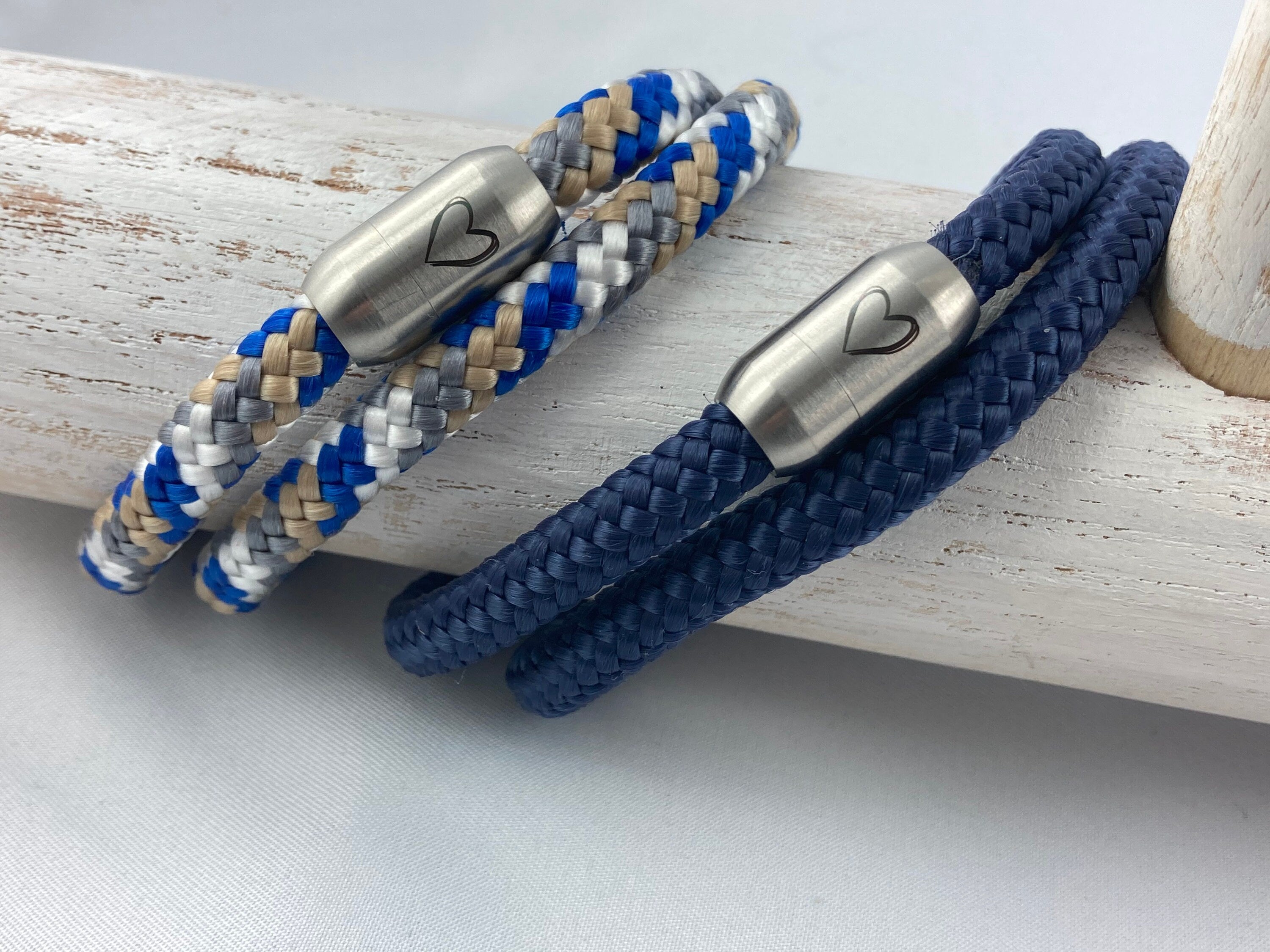 Armband aus Segelseil mit Magnetverschluss aus Edelstahl mit Gravur "Herz" für Damen und Herren ganz individuell in Wunschfarbe