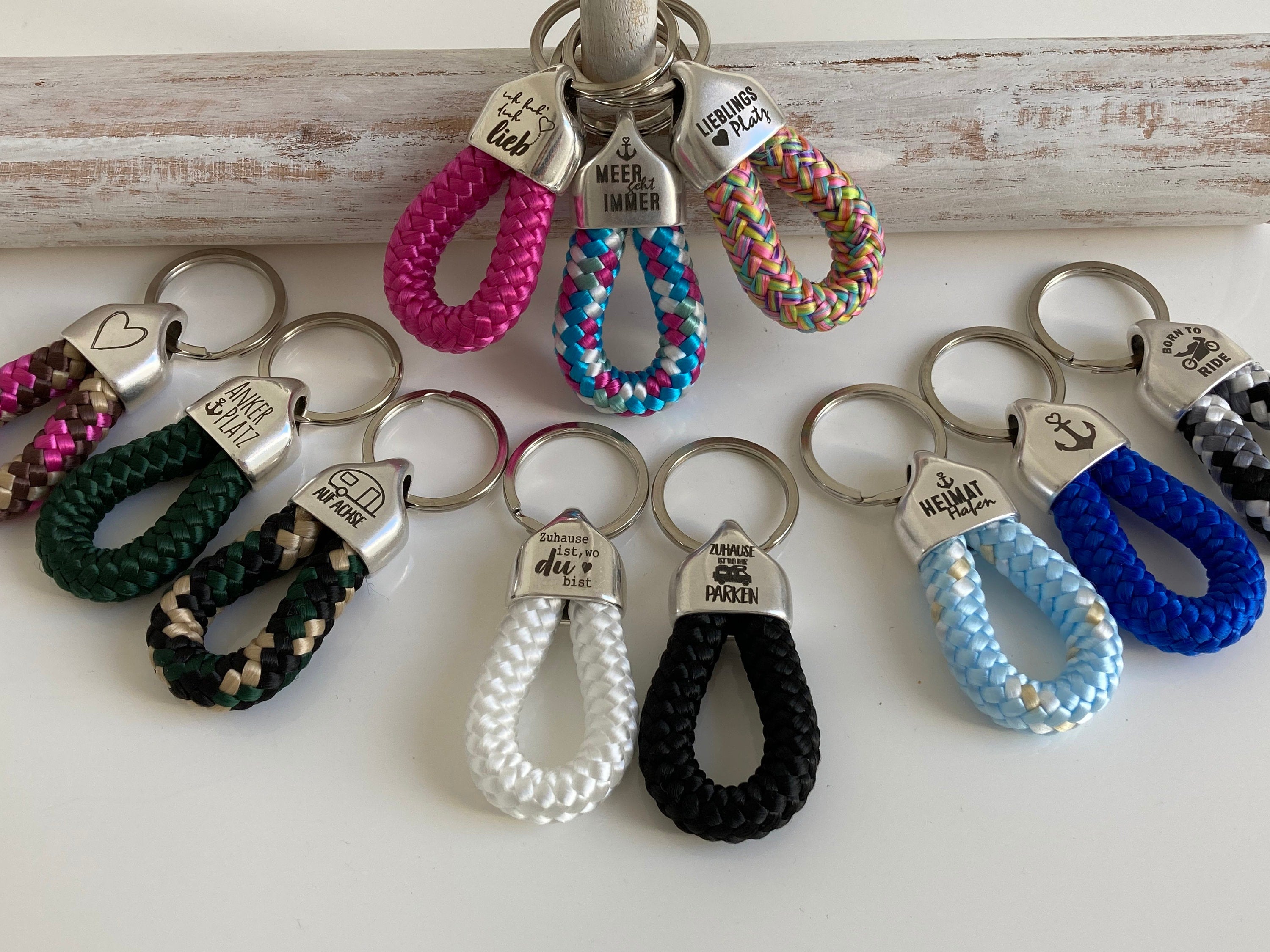 Mini-Schlüsselanhänger aus Segelseil mit versilberter Endkappe mit Gravur in Wunschfarbe ganz individuell