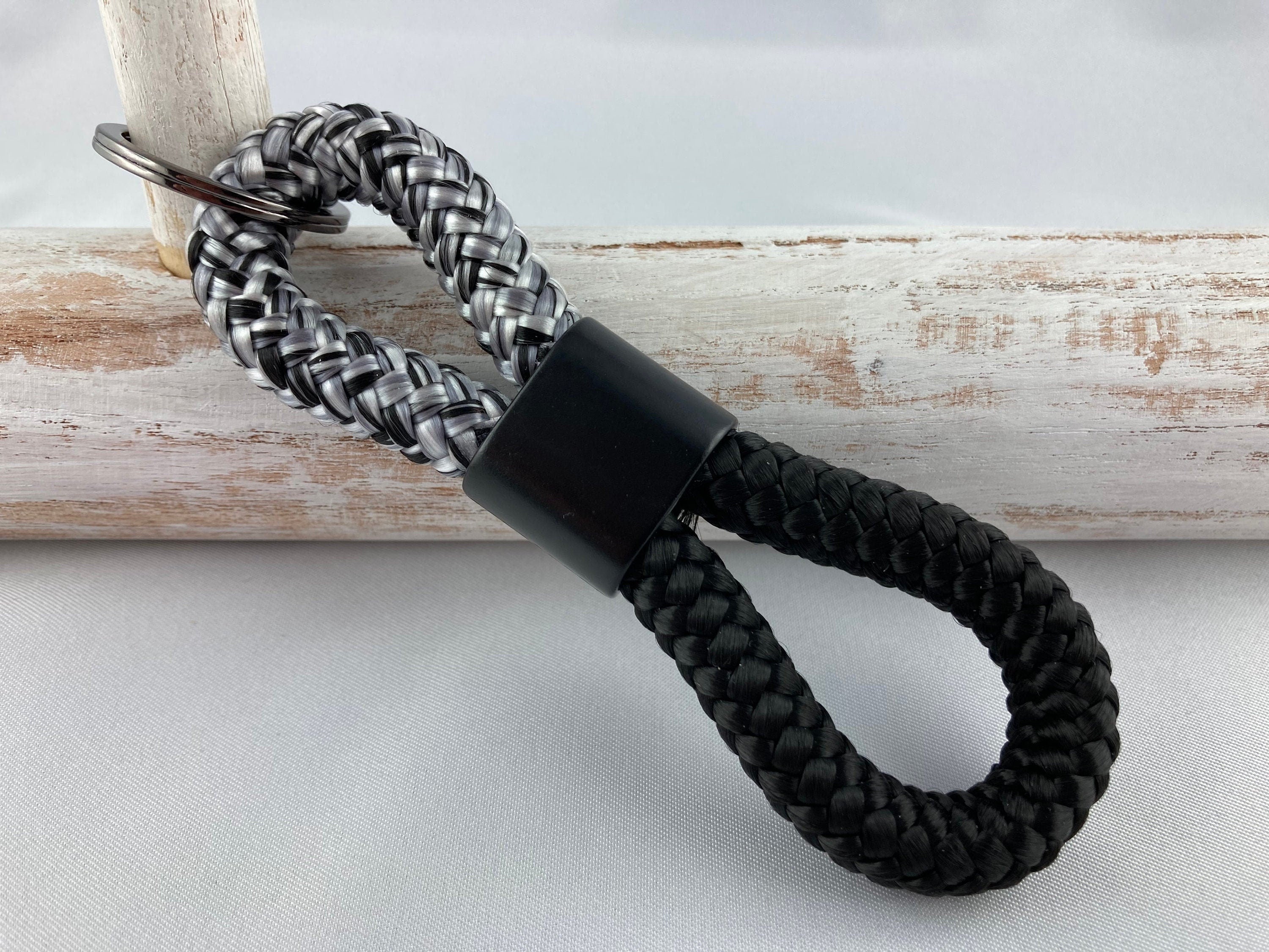 Schlüsselanhänger aus Segelseil mit schwarzem Zwischenstück matt, grau-schwarz-mix/ schwarz