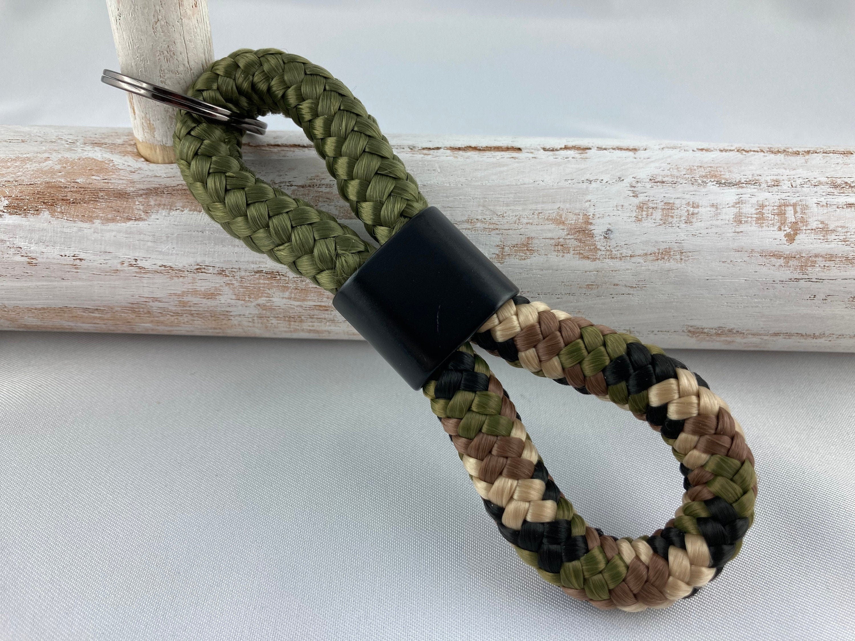 Schlüsselanhänger aus Segelseil mit schwarzem Zwischenstück matt, khaki/ camouflage