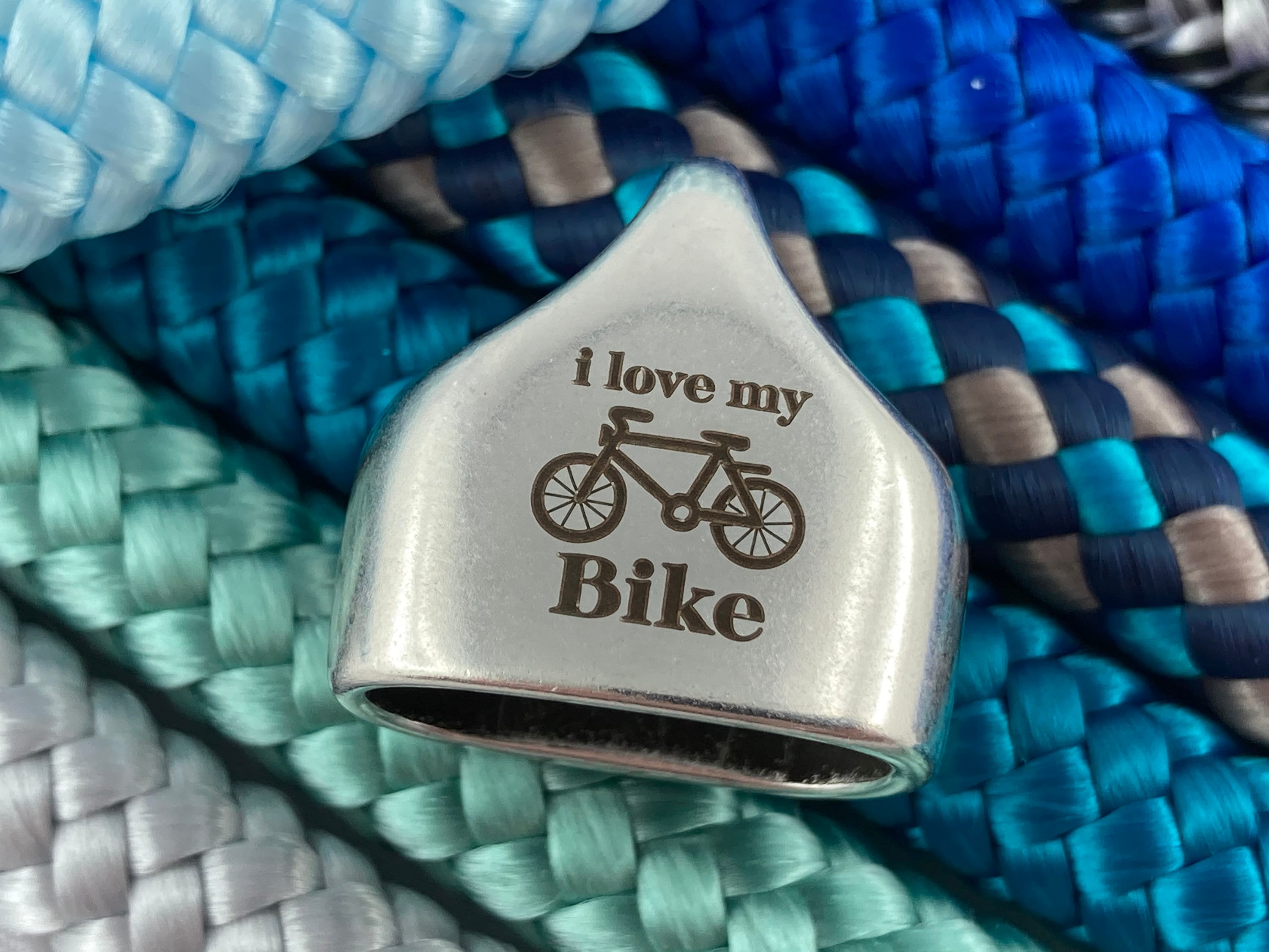 Schlüsselanhänger aus Segelseil mit versilberter Endkappe mit Gravur "I love my bike" in Wunschfarbe ganz individuell