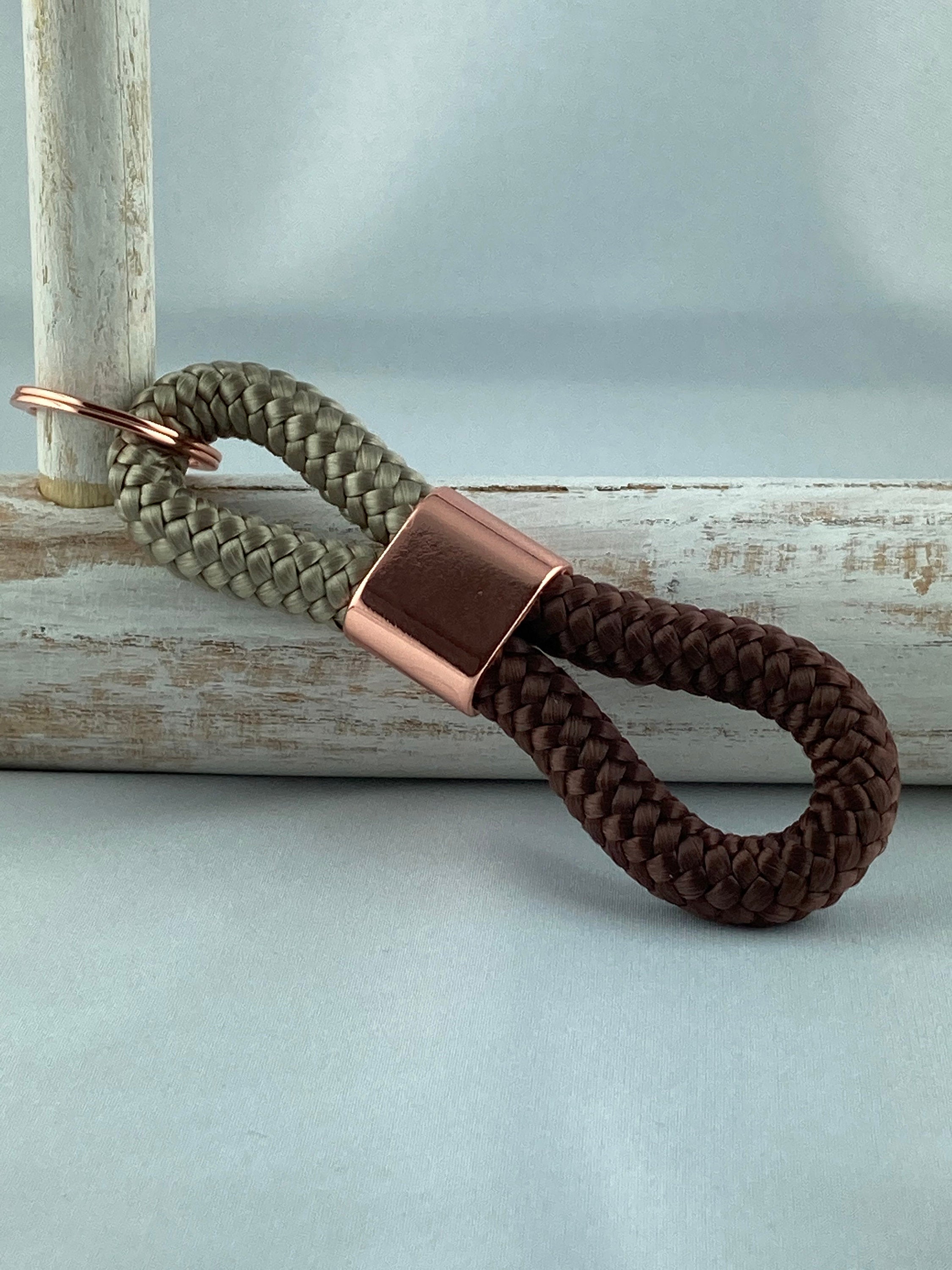 Schlüsselanhänger aus Segelseil mit Zwischenstück roségoldfarben, taupe/ braun