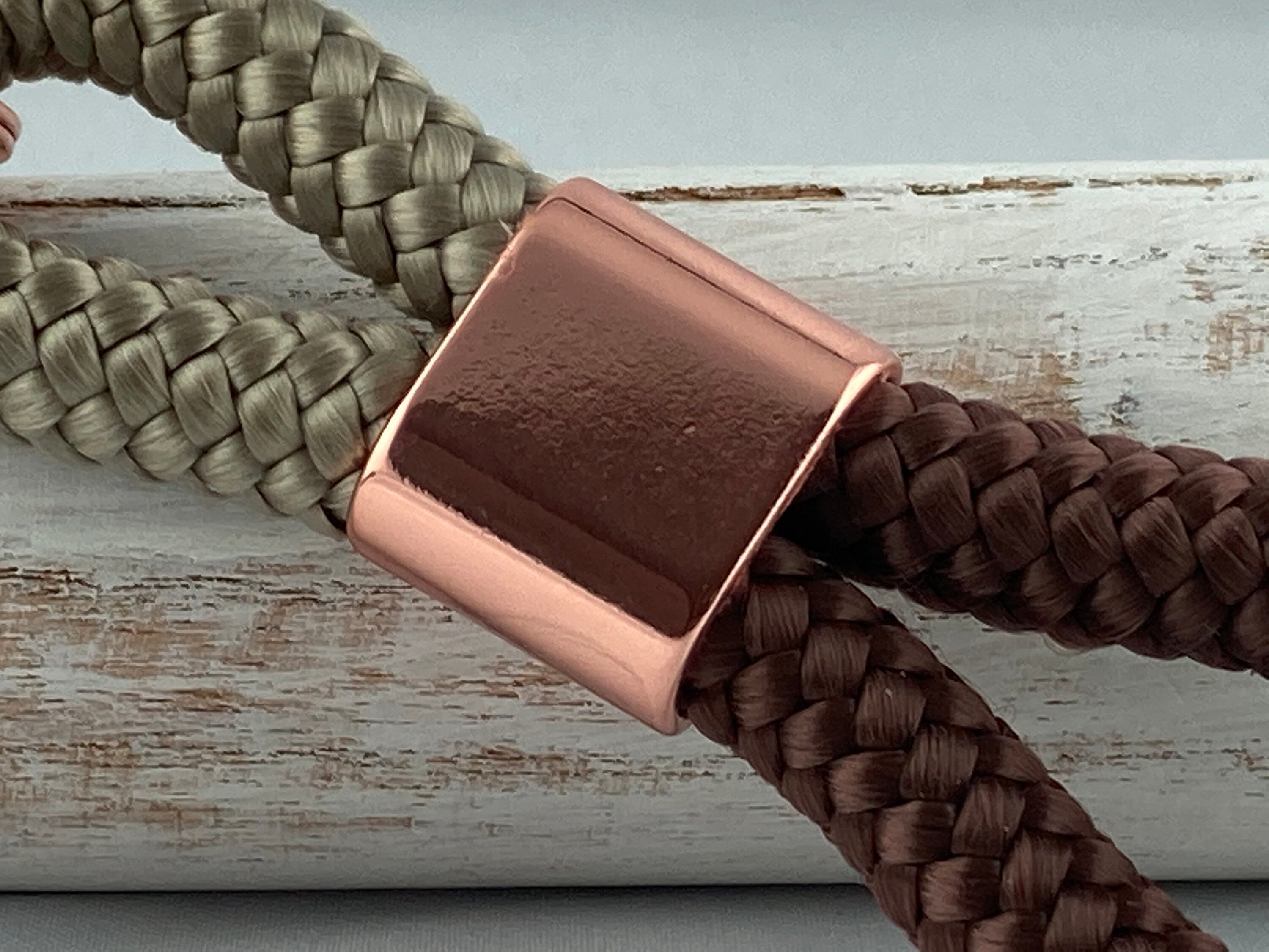 Schlüsselanhänger aus Segelseil mit Zwischenstück roségoldfarben, taupe/ braun