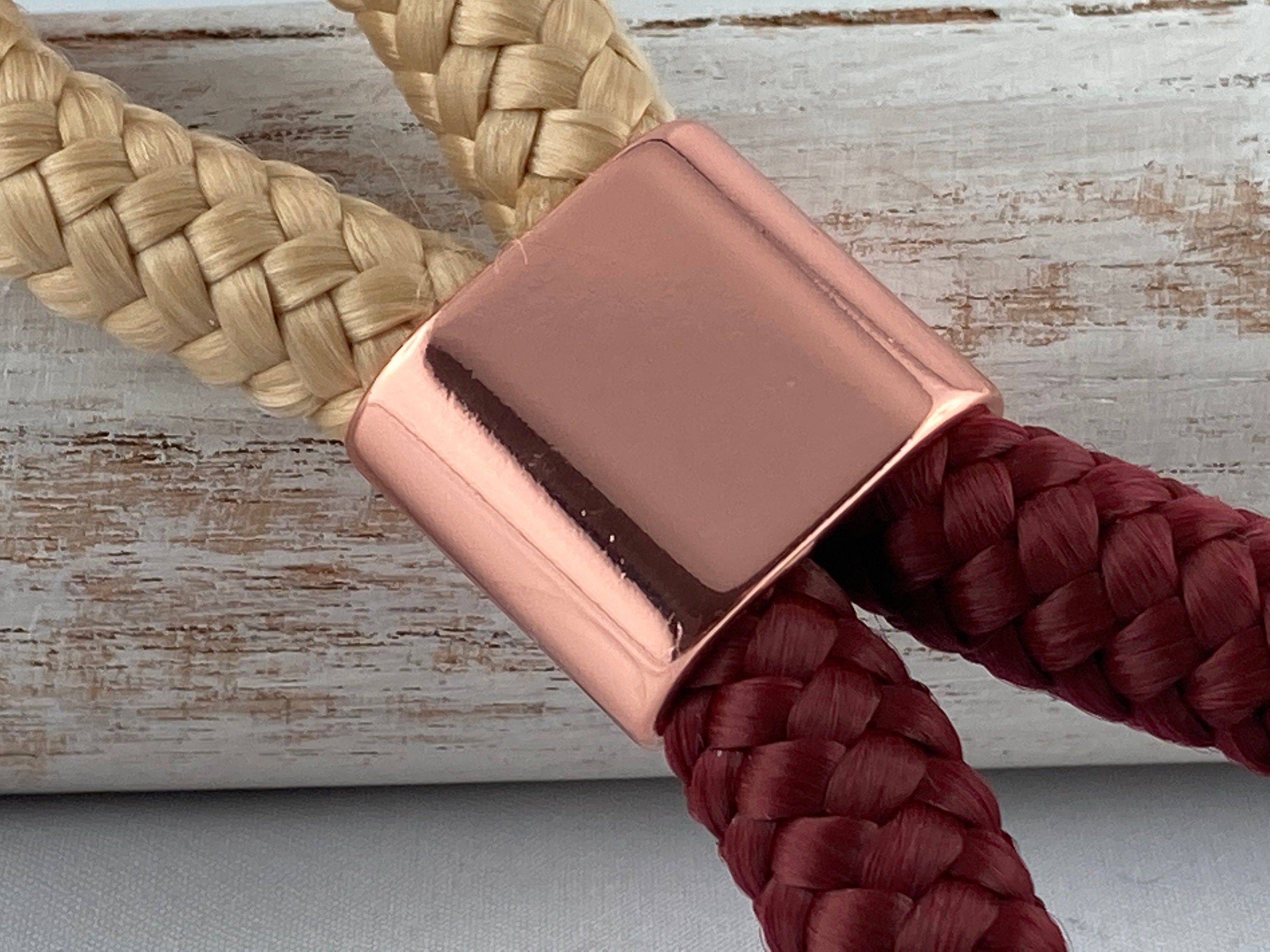 Schlüsselanhänger aus Segelseil mit Zwischenstück roségoldfarben, beige/ rost