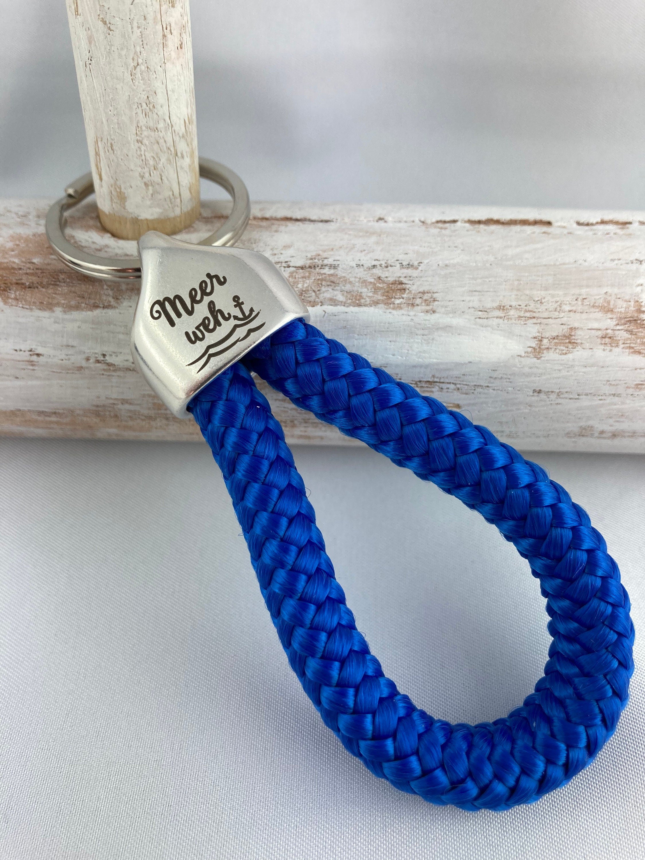 Schlüsselanhänger aus Segelseil mit versilberter Endkappe mit Gravur "Meerweh", blau